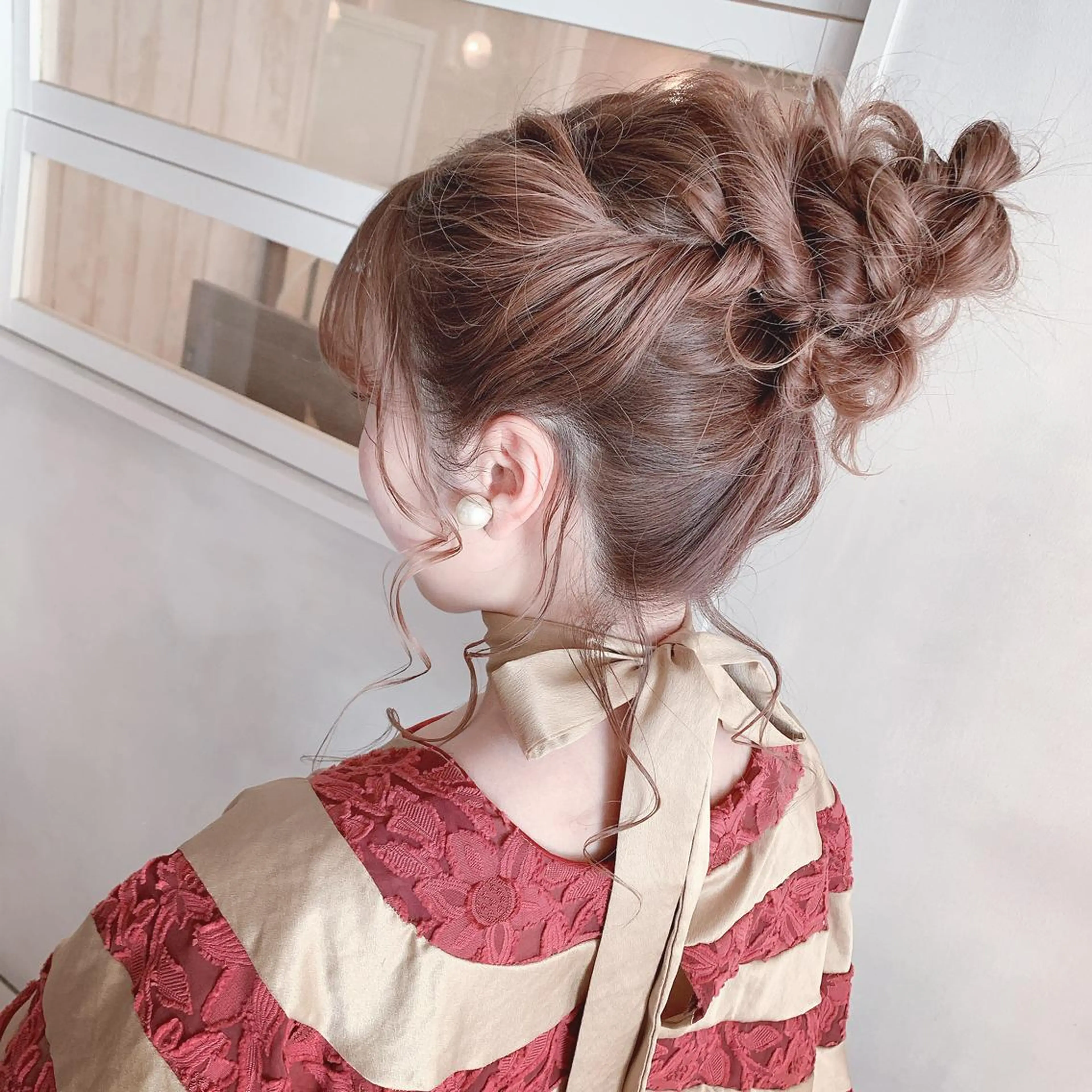 セミロング お団子ヘア カレンダー 弁天町Tomoのヘアスタイル