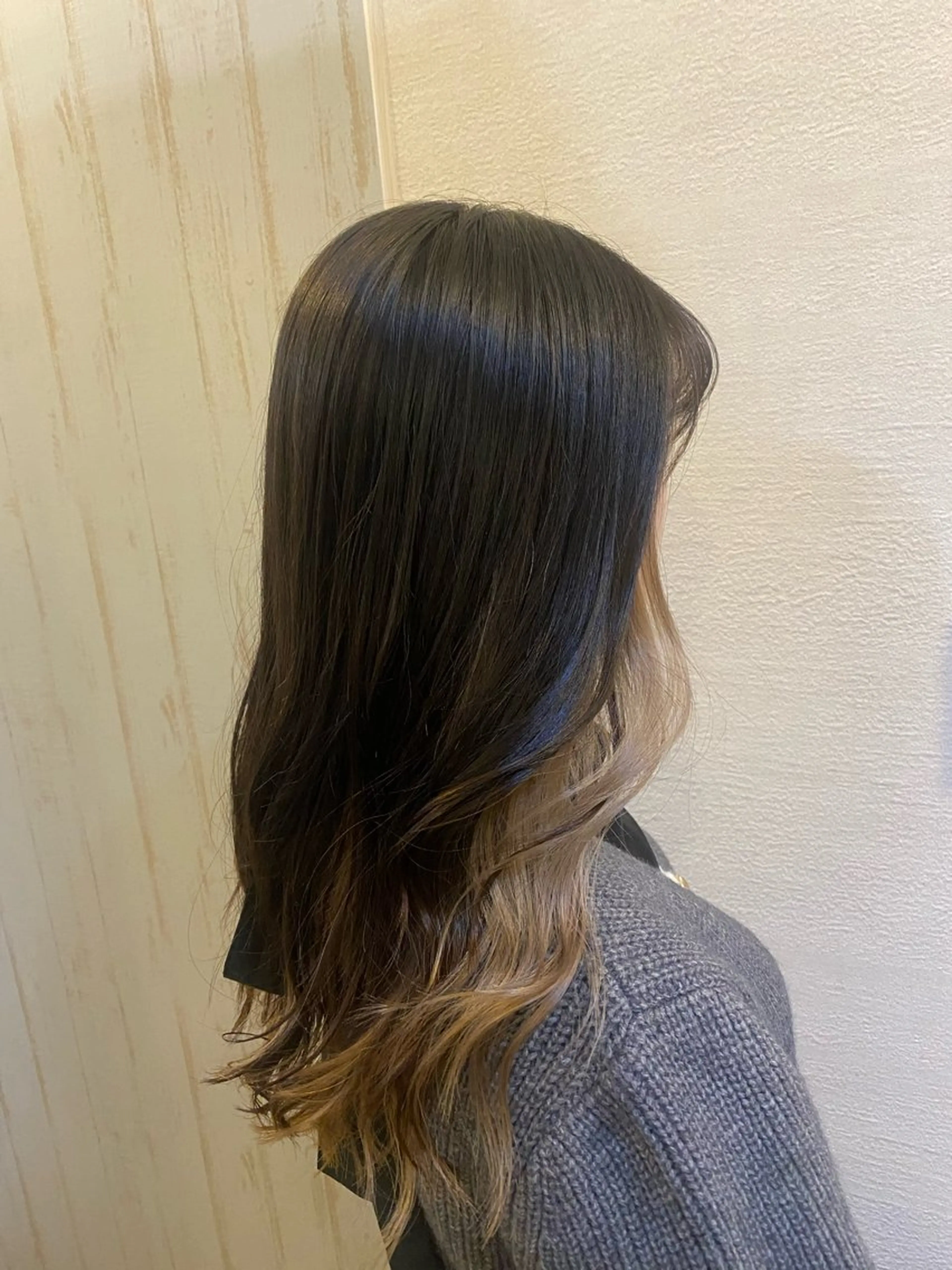 カラー ヒガシ サヨのヘアスタイル