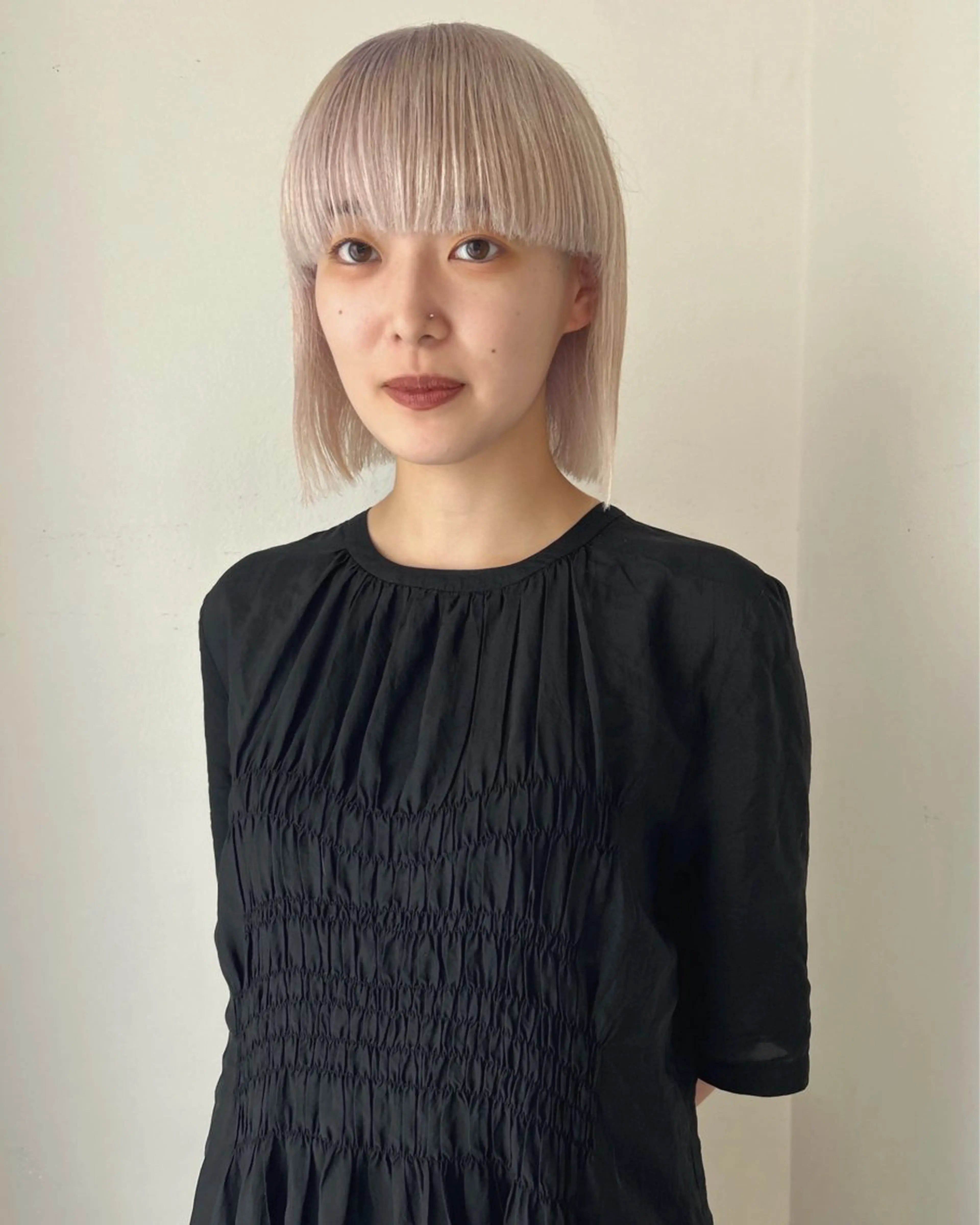 ショート カラー ブリーチ ケアブリーチ ボブ ワイドバング カット ヘアカラー トリートメント Loom.所属・村上雅人 ナチュラルモードのヘアスタイル