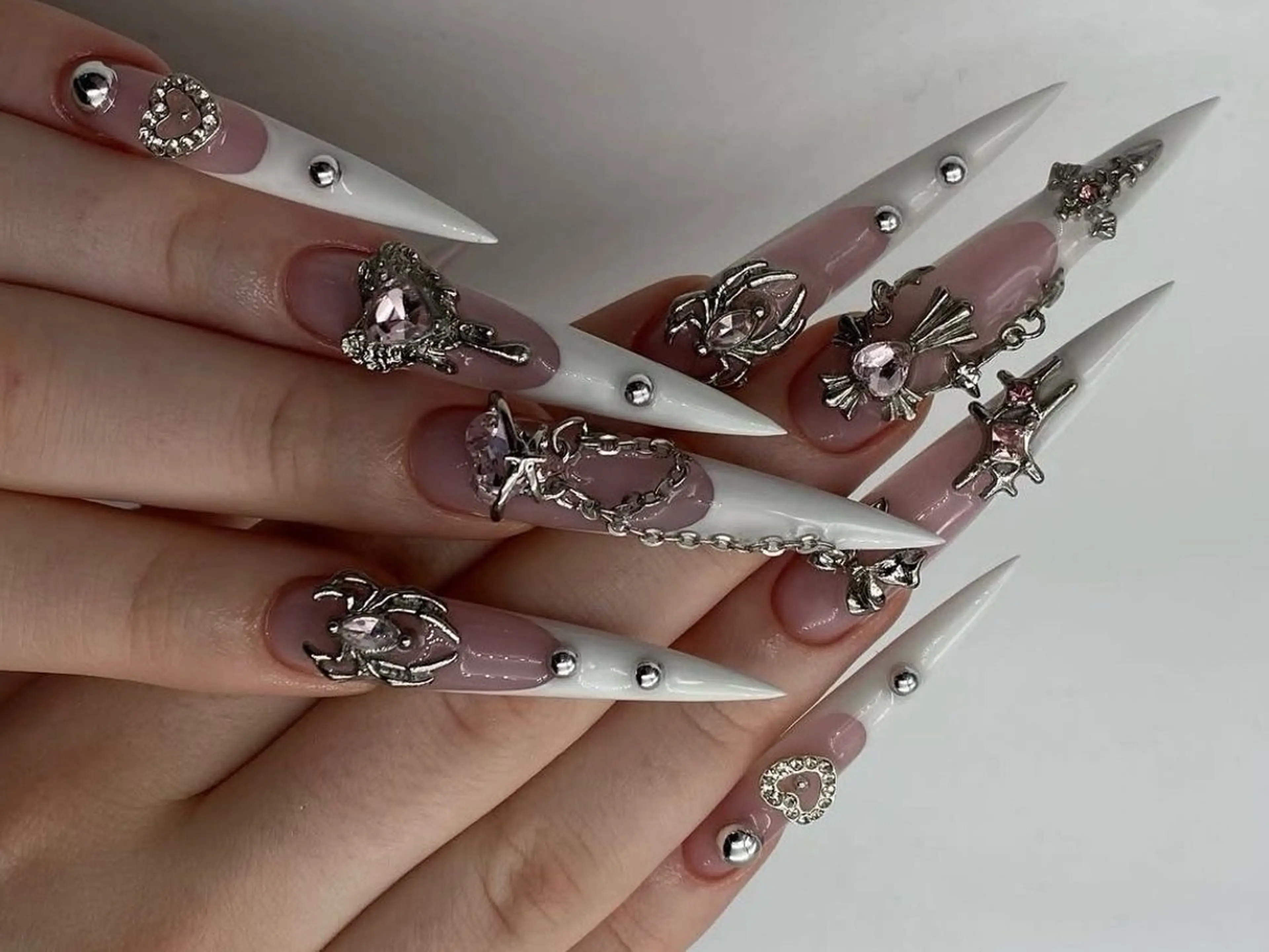 ネイル チークネイル フレンチネイル ガラスフレンチ グラデーション キラキラネイル ハンドネイル Rin Nail 新大久保店のネイルデザイン