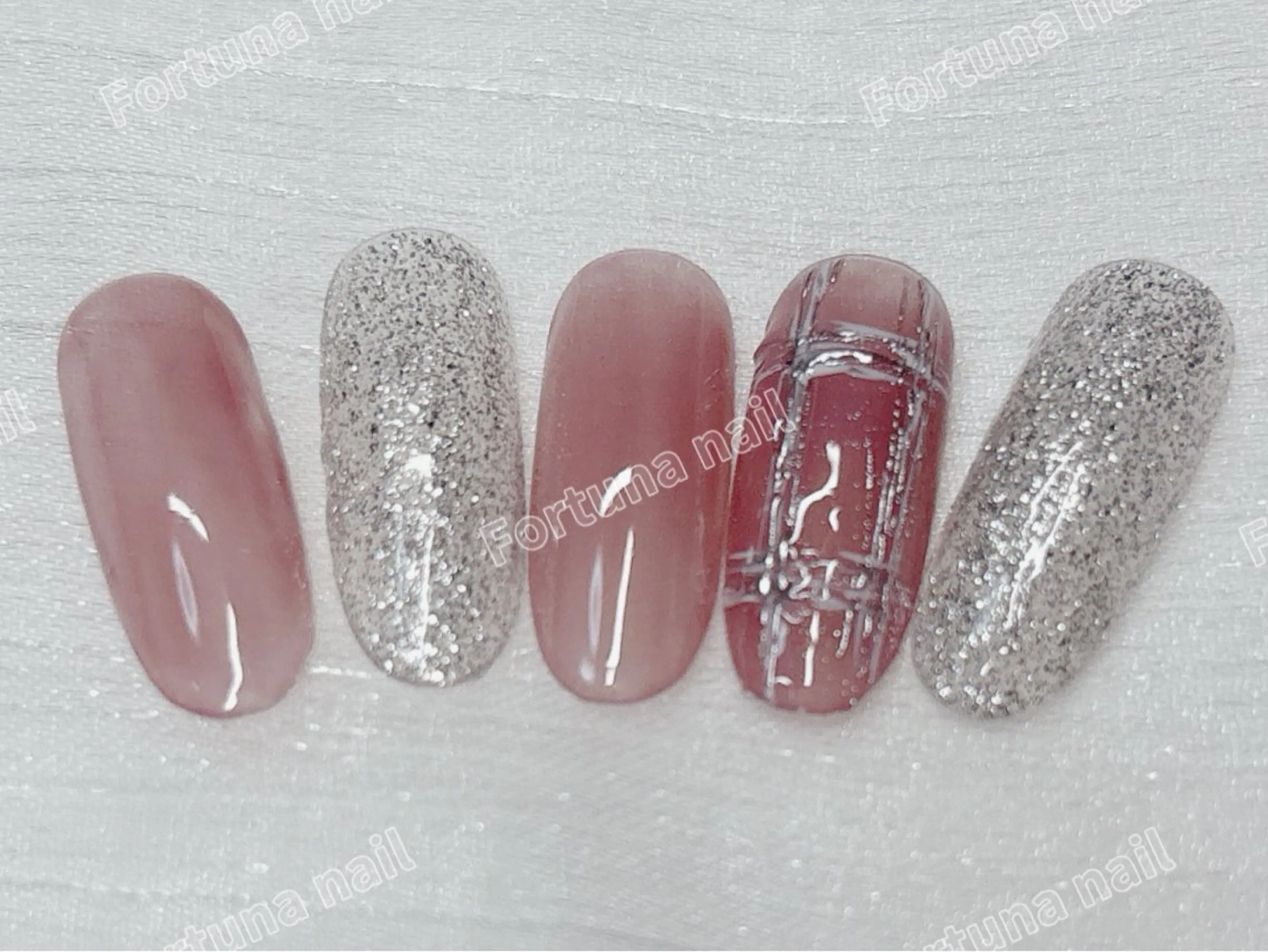 ネイル 冬ネイル クリスマス ハンドネイル Nail •Head スパFortunaのネイルデザイン