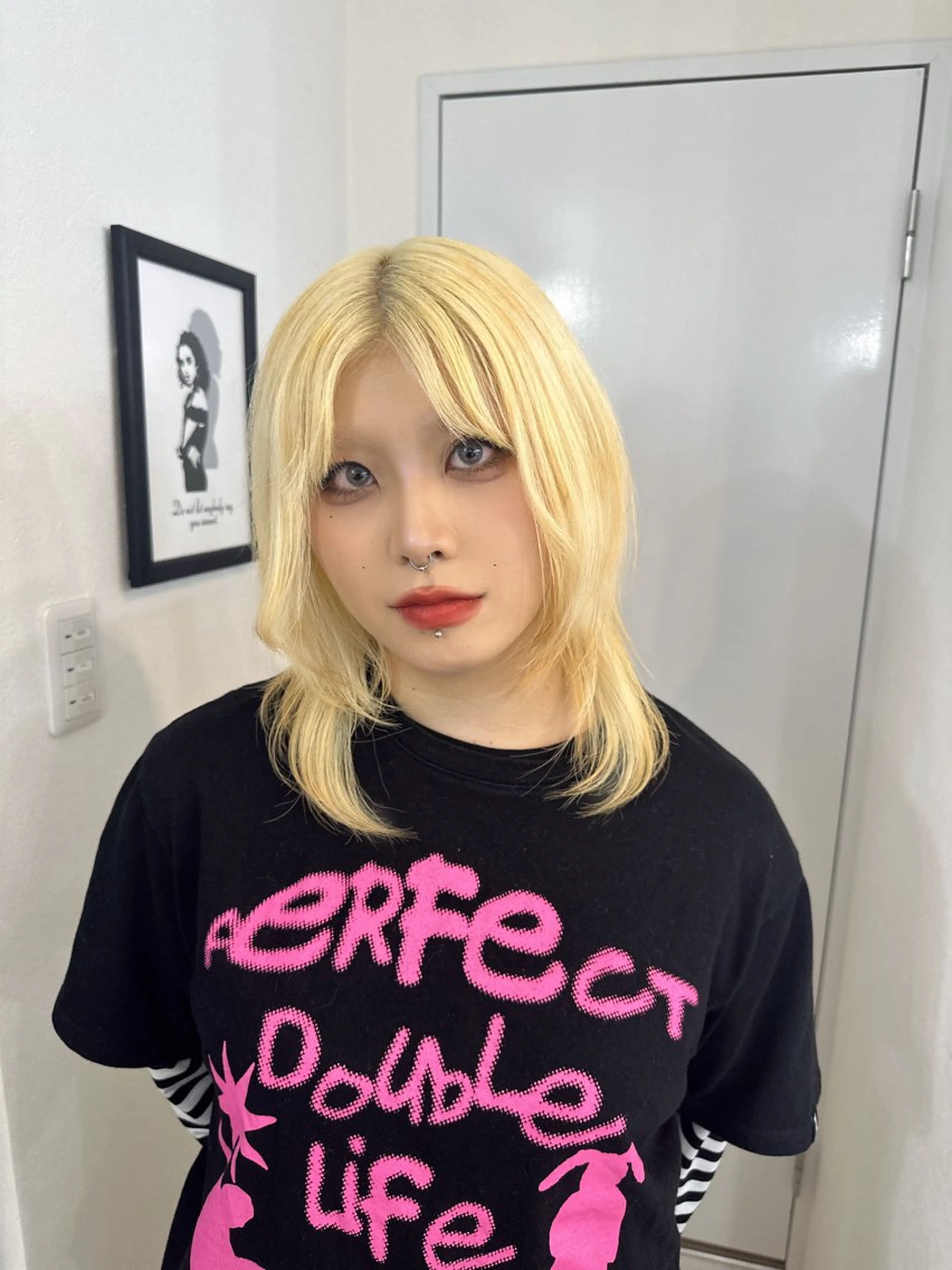 ミディアム カラー シールエクステ ブロンド デザインカラー ハイトーンカラー インナーカラー SEDEAL所属・ハイトーン/エクステ 韓国風/y2kカイラのヘアスタイル