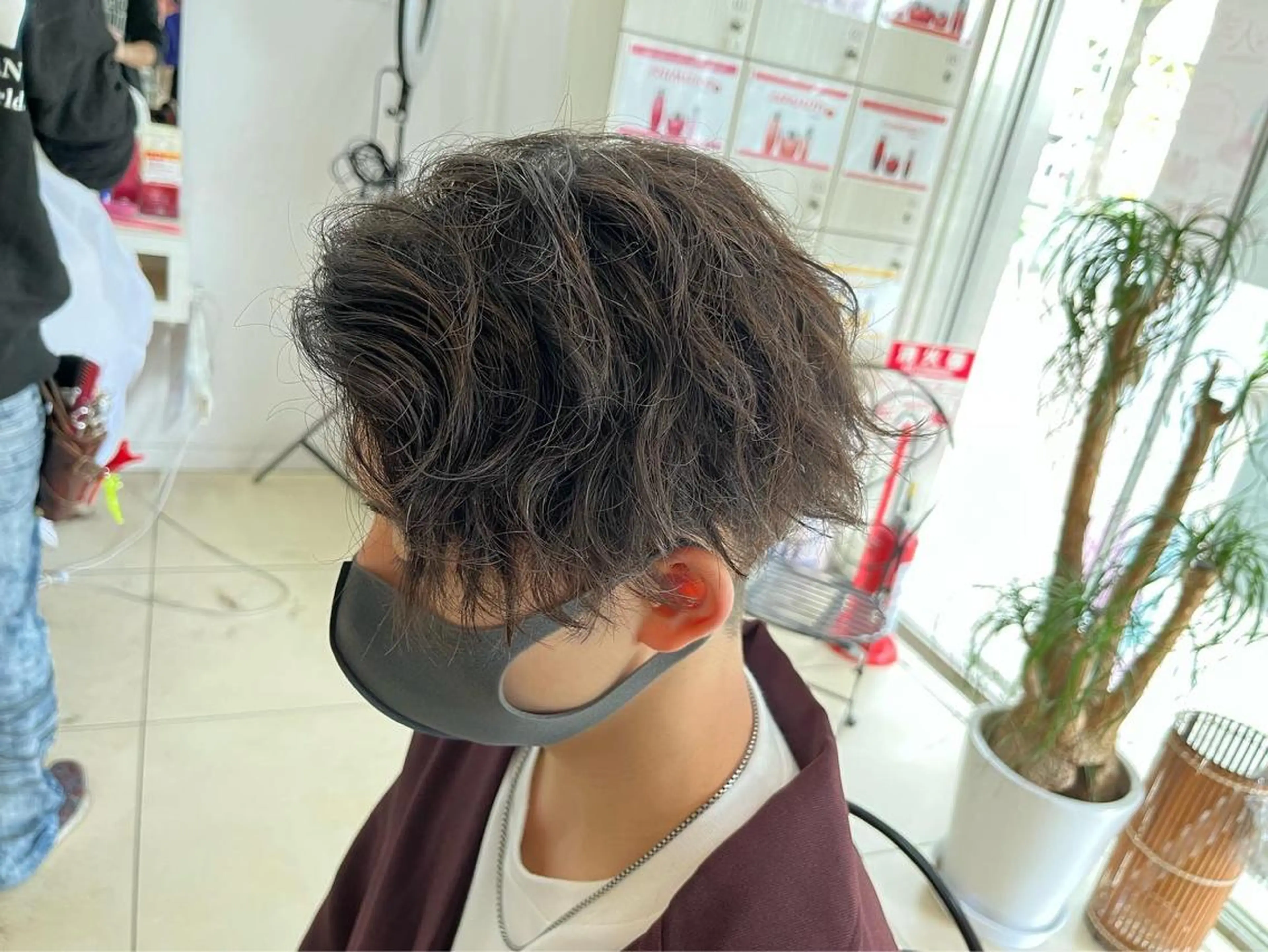 ミディアム パーマ メンズ センターパート パーマ 韓国風メンズ/毛流れ ヘアなら須田龍世のヘアスタイル