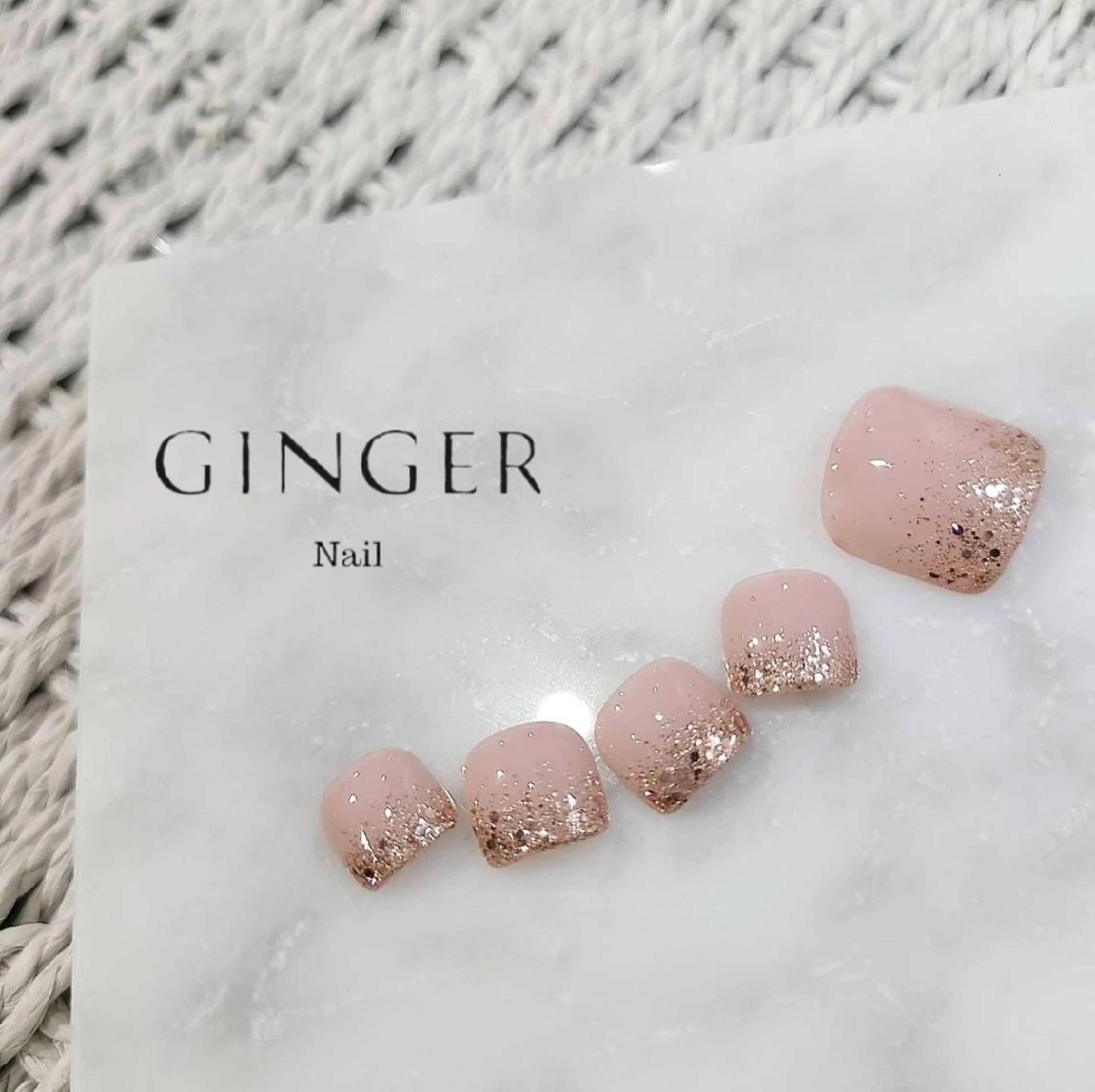 ネイル シンプルネイル フットネイル GINGER所属・GINGER  斎藤舞のネイルデザイン