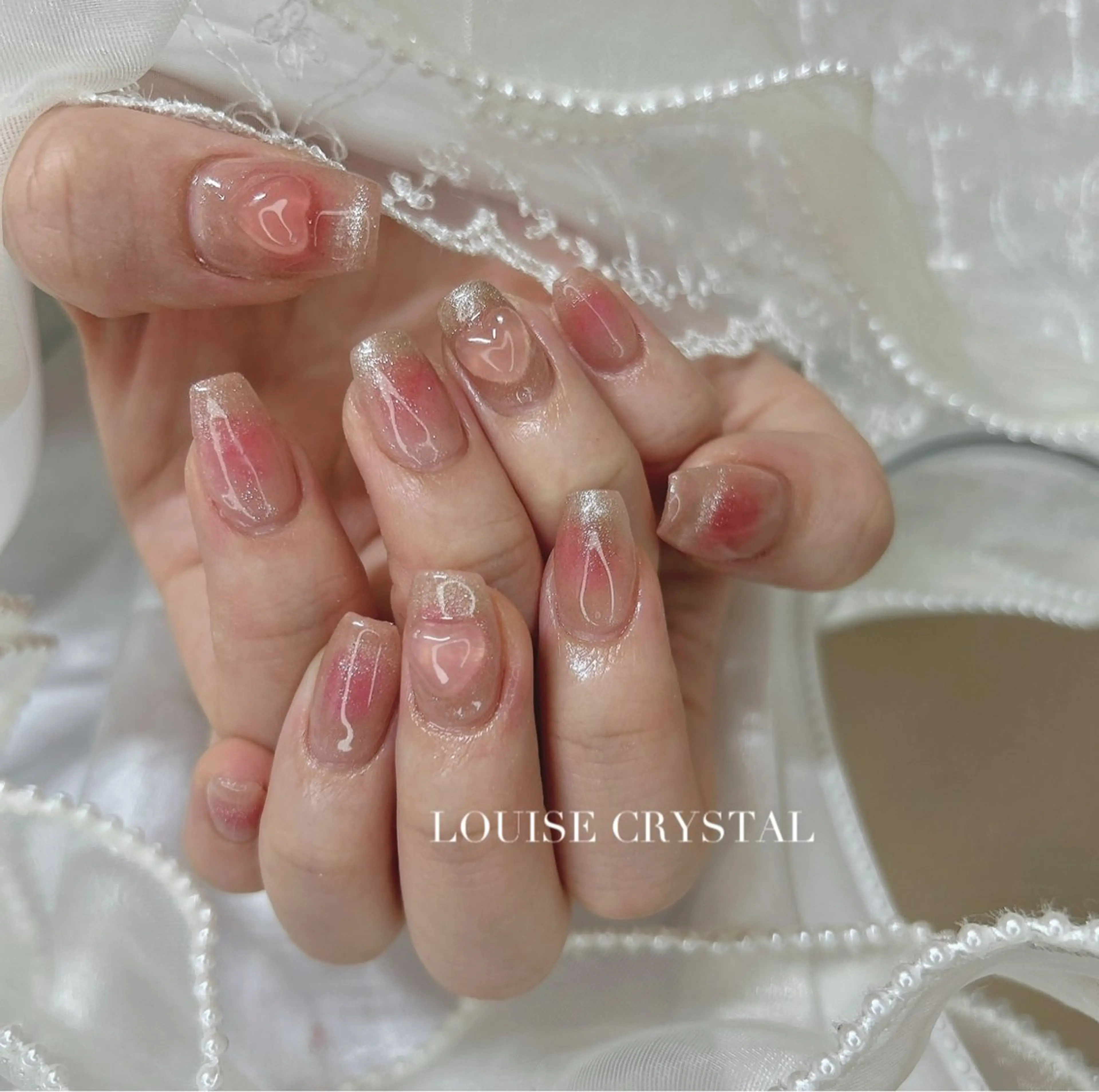 ネイル チークネイル マグネットネイル ハンドネイル LOUISE CRYSTALのネイルデザイン