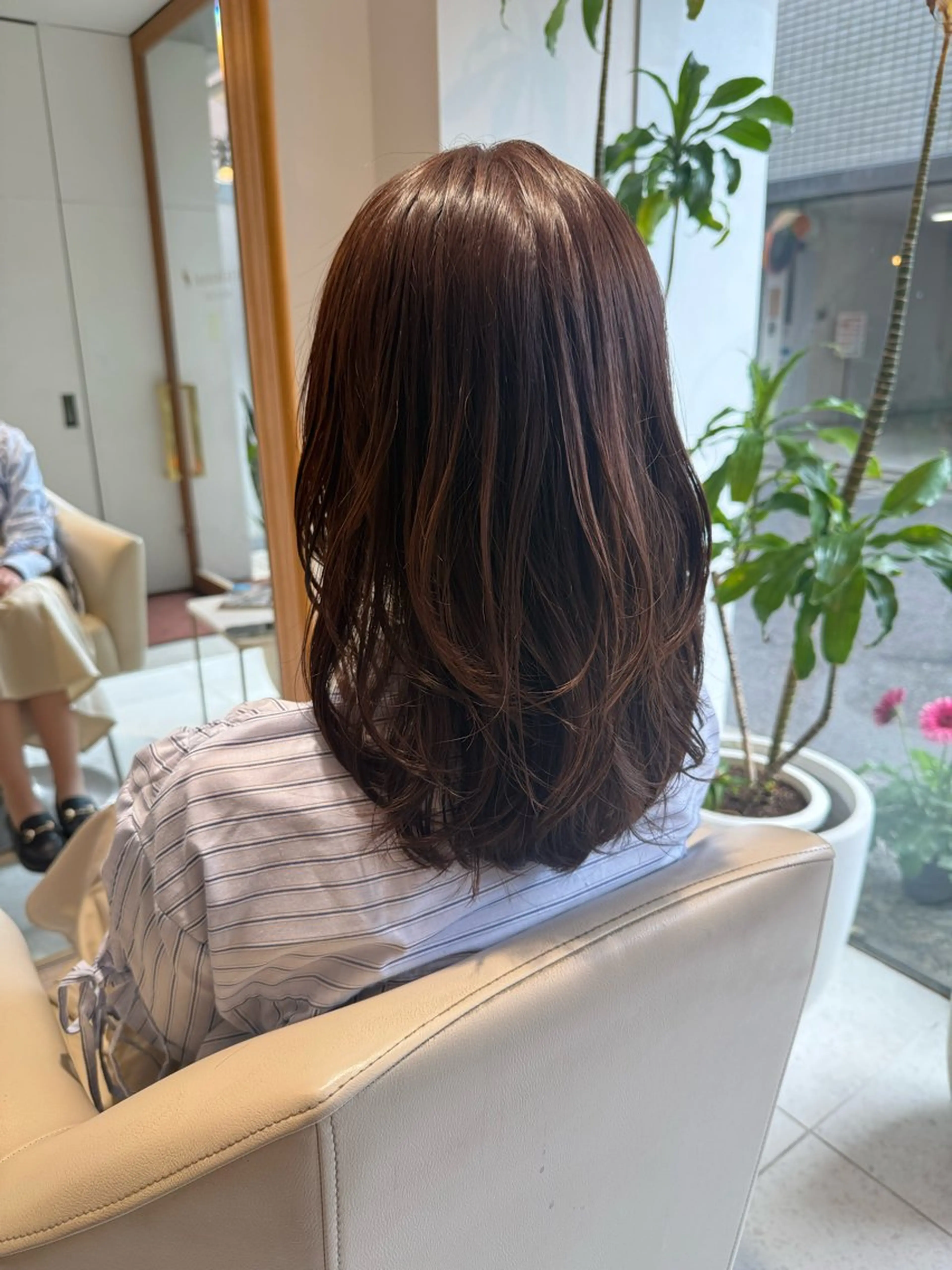 ミディアム カラー レイヤーカット カット ヘアカラー トリートメント 安永 涼のヘアスタイル