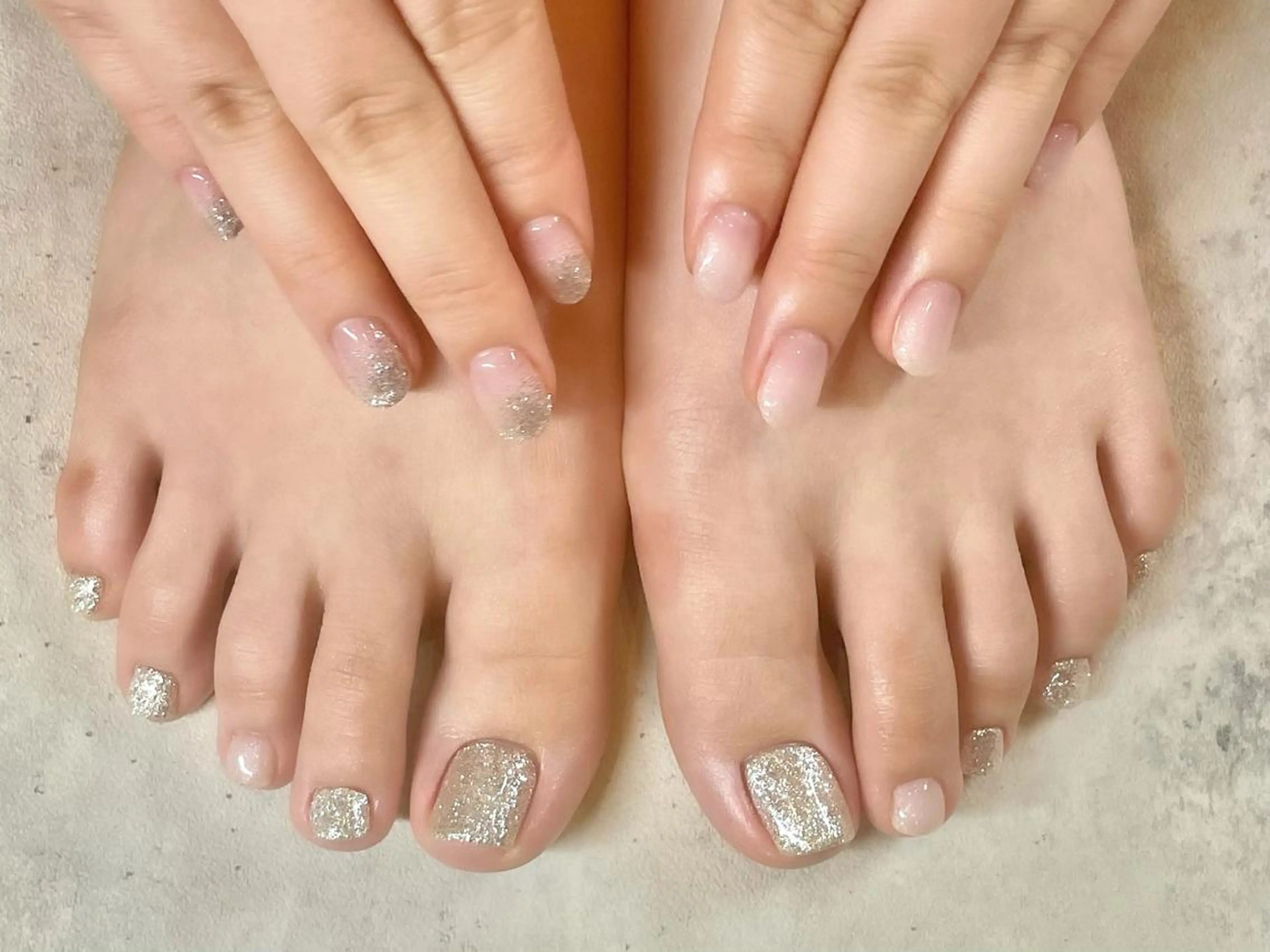 ネイル フットネイル グラデーション ラメ(グリッター) ラメグラデーション ワンカラーネイル ささき れいなのネイルデザイン