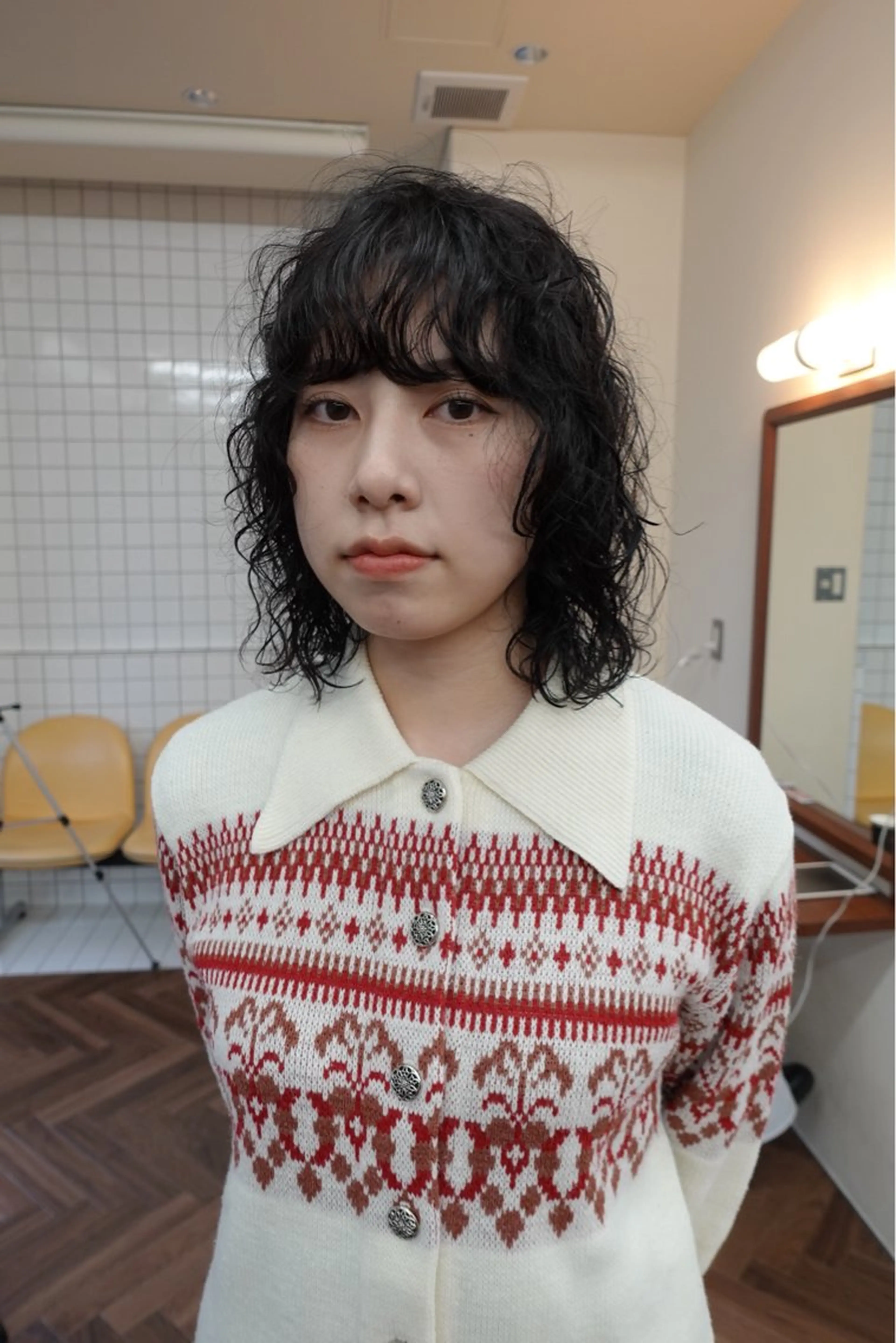 ミディアム カラー パーマ ミディアムパーマ レイヤーカット カット ヘアカラー パーマ ボブパーマ/パーマ ウルフパーマのヘアスタイル