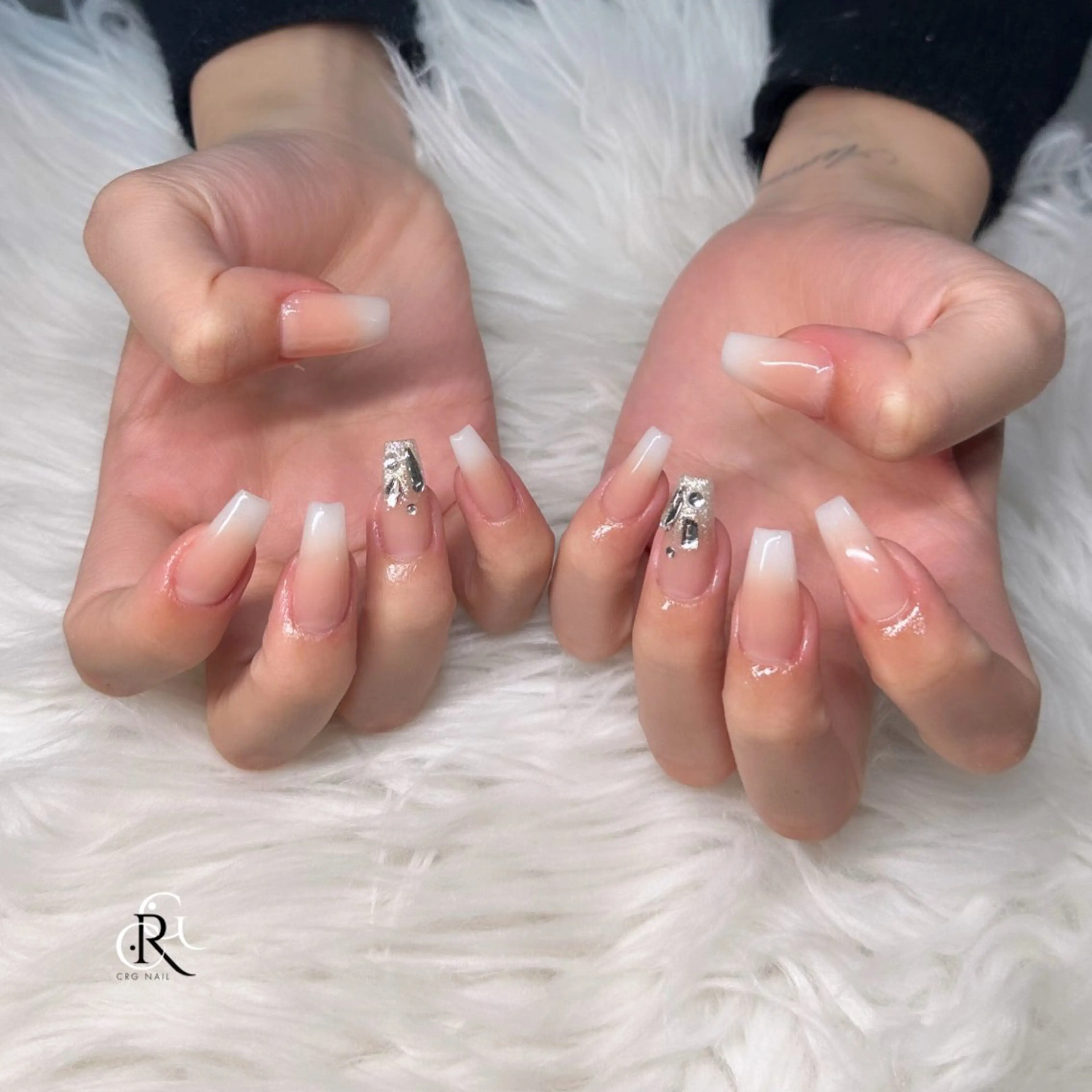 ネイル シンプルネイル ストーンネイル ハンドネイル 美フォルム✨ CRG　RURIのネイルデザイン