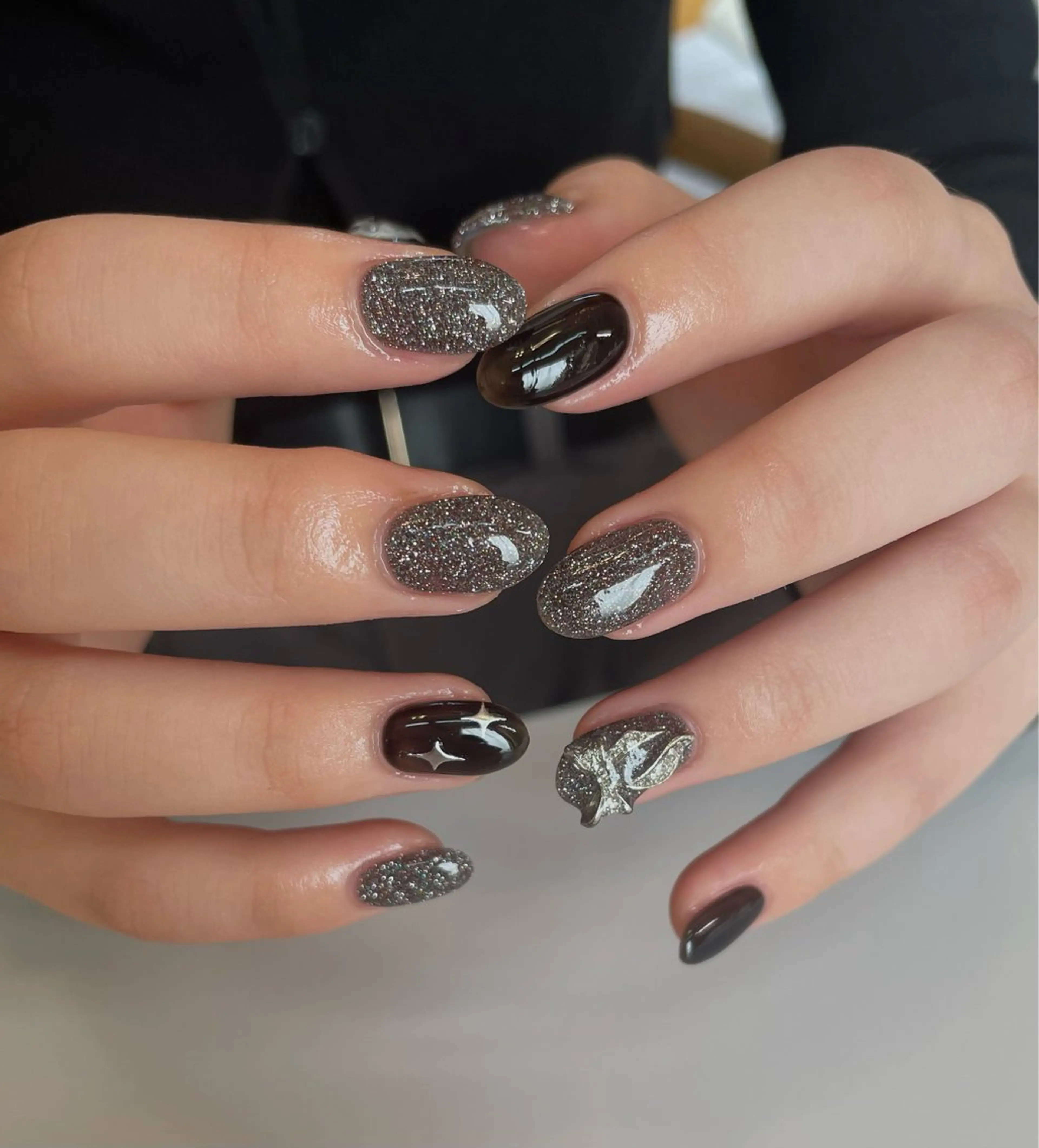 ネイル キラキラネイル リボン ハンドネイル Nailsalon Olu所属・ネイリスト Nanaのネイルデザイン