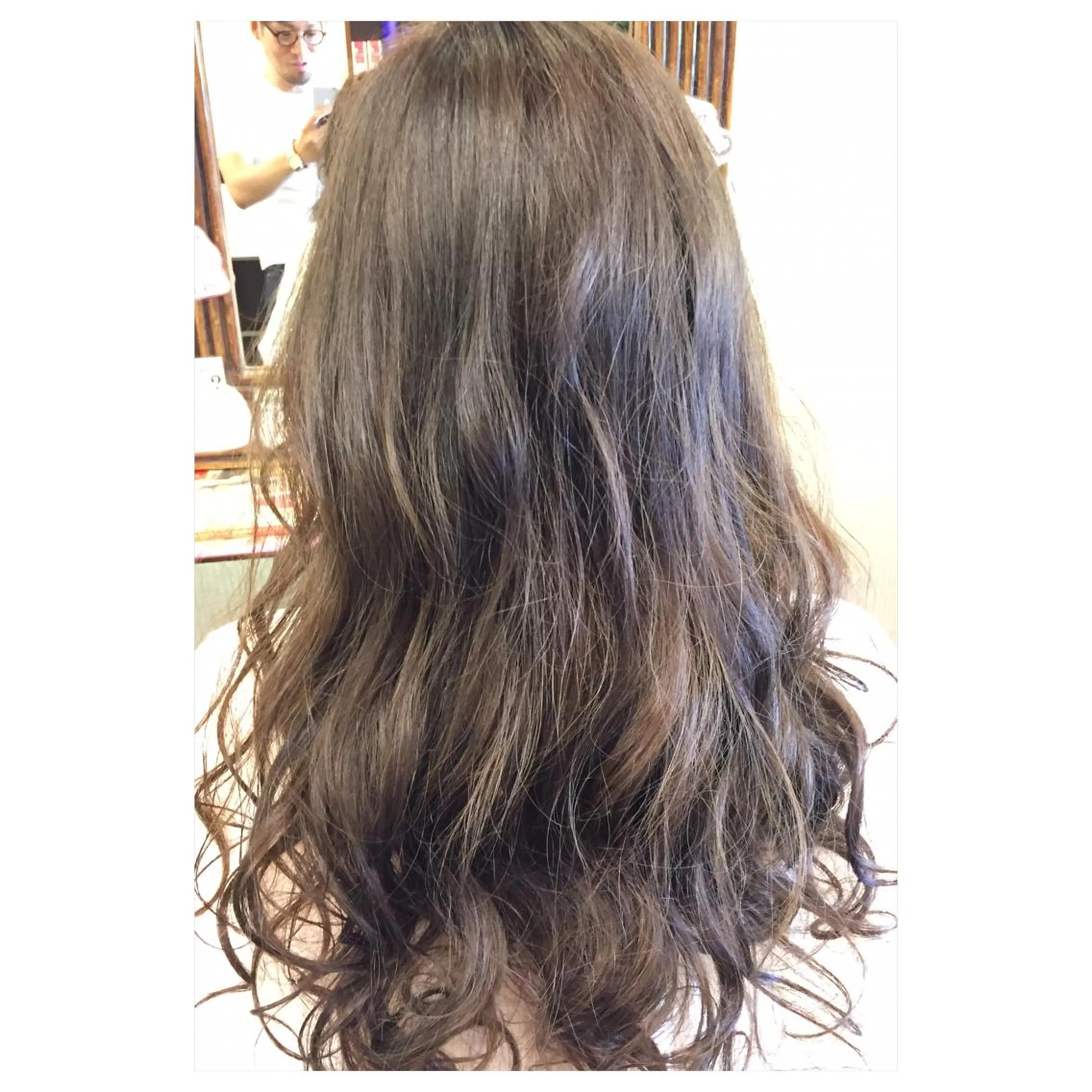 ロング カラー アッシュ ベージュカラー グレージュ 外国人風カラー パーソナルカラー診断 できます　木曽　主博のヘアスタイル