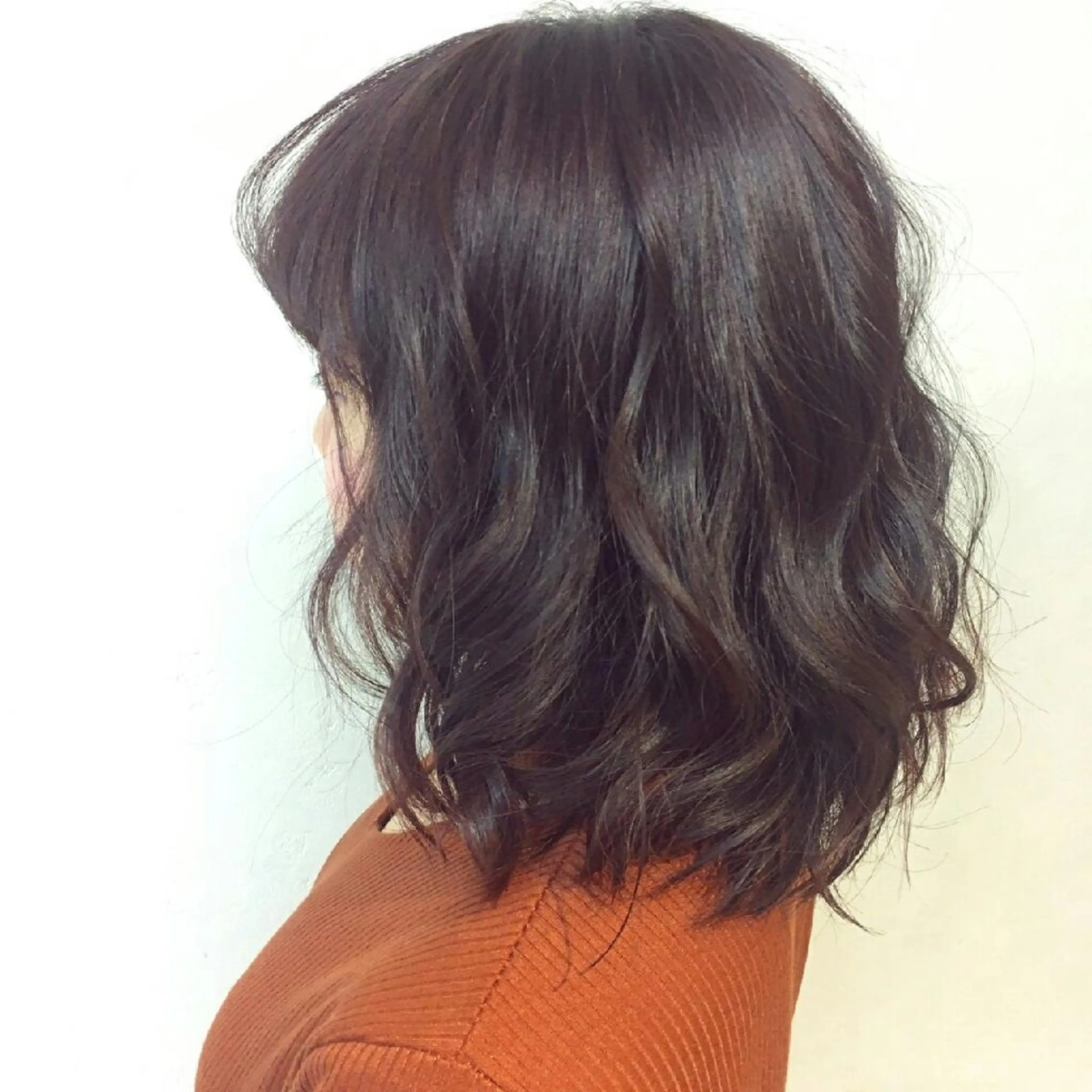 ミディアム カラー イルミナカラー 透明感ハイライト◎ 伊藤夏海のヘアスタイル