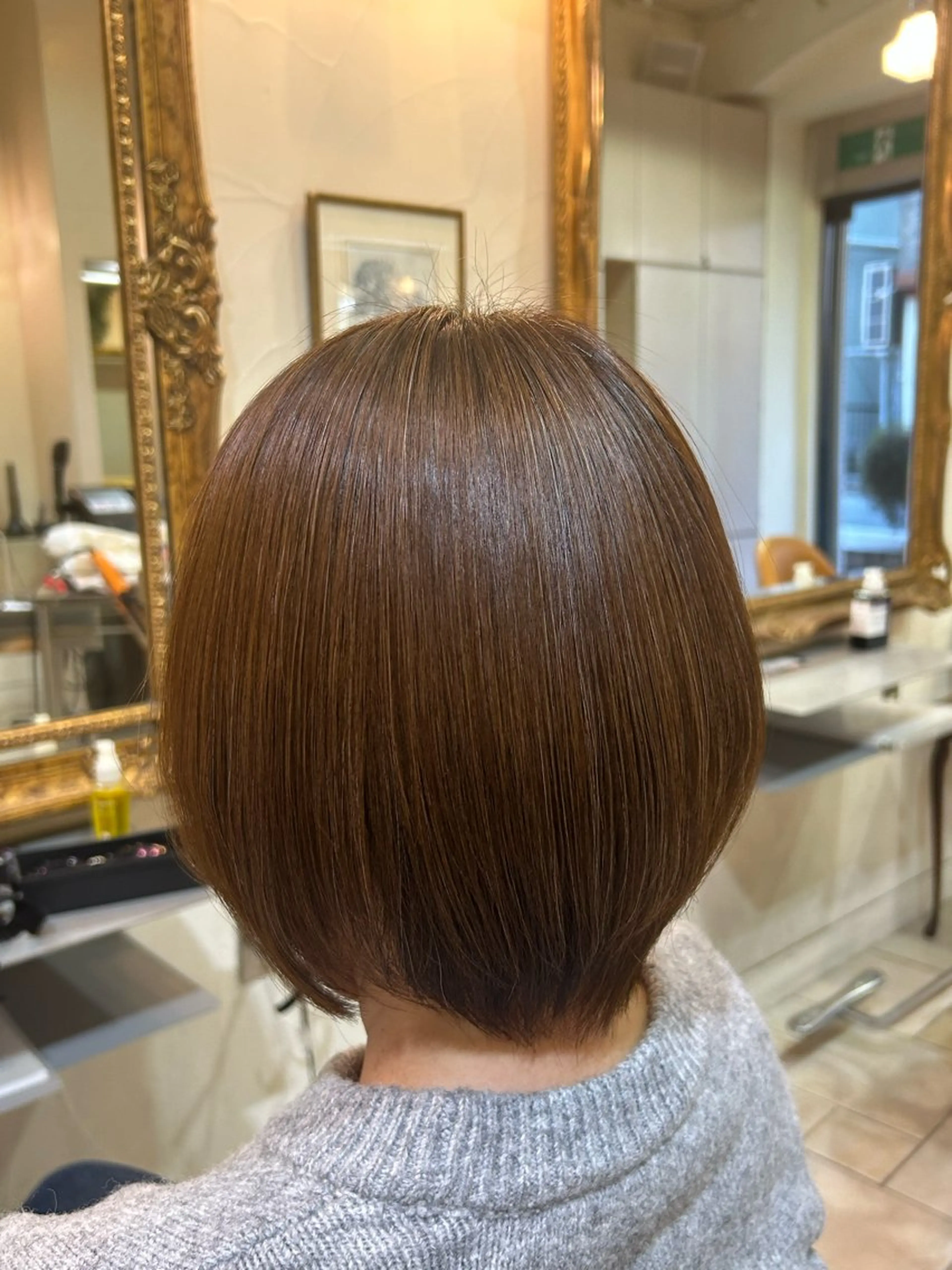 ショート 縮毛矯正 ツヤ髪💫髪質改善 透明感カラー仁平創太のヘアスタイル