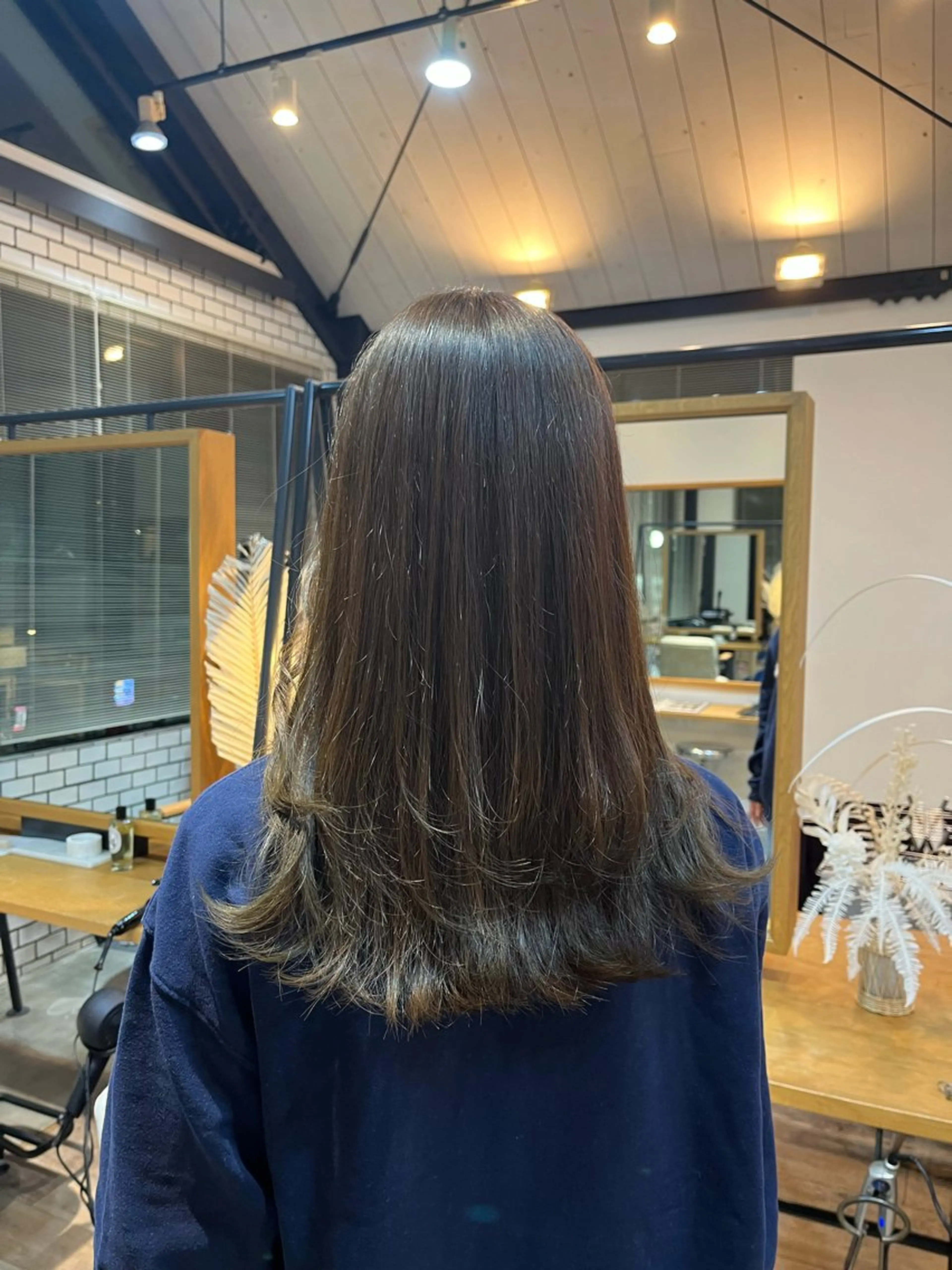 セミロング カラー NOTNOW所属・LANE FUのヘアスタイル