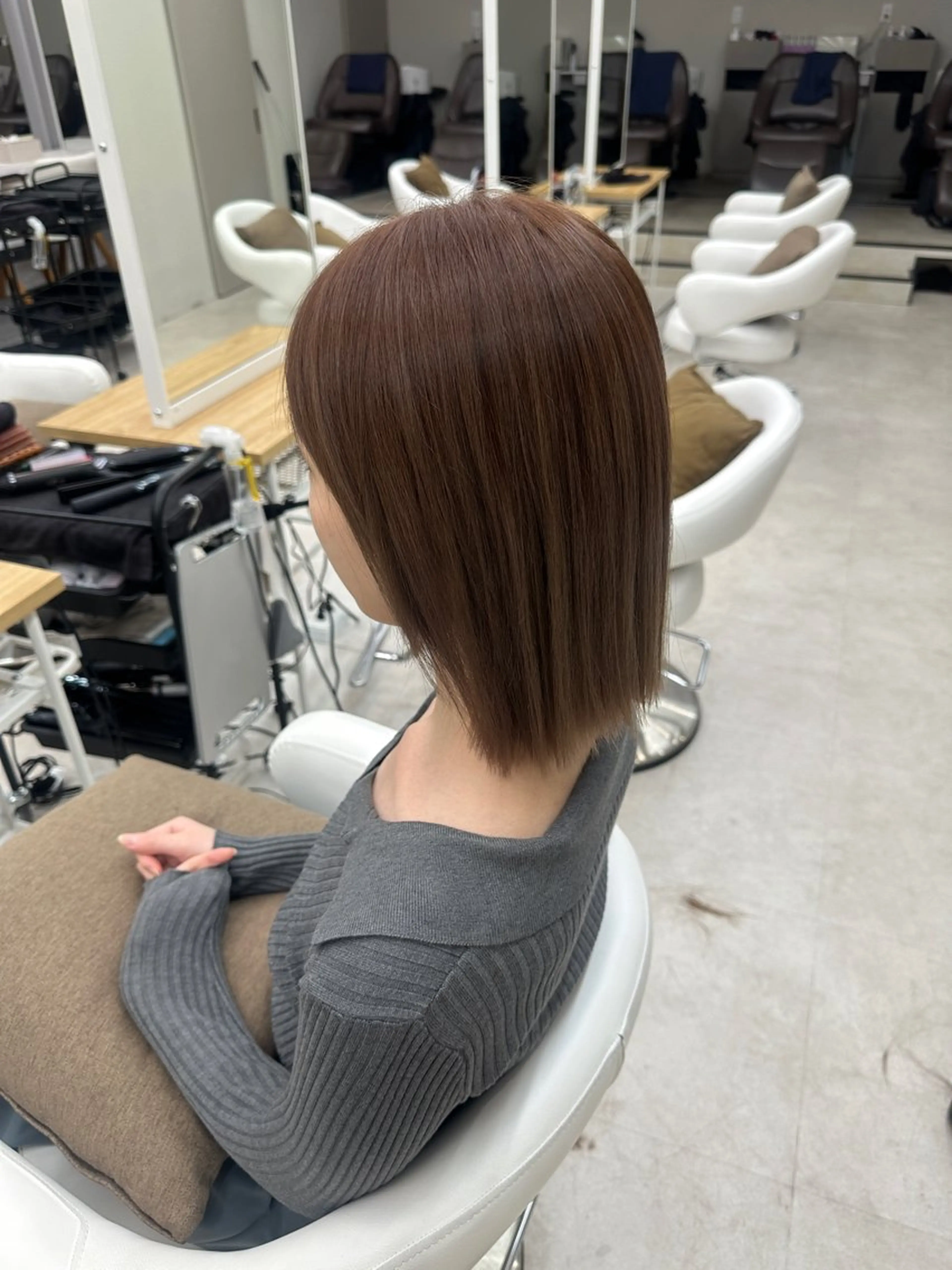 カラー 切りっぱなしボブ ボブ カット ヘアカラー Aura所属・丸山 心 / 艶カラーのヘアスタイル