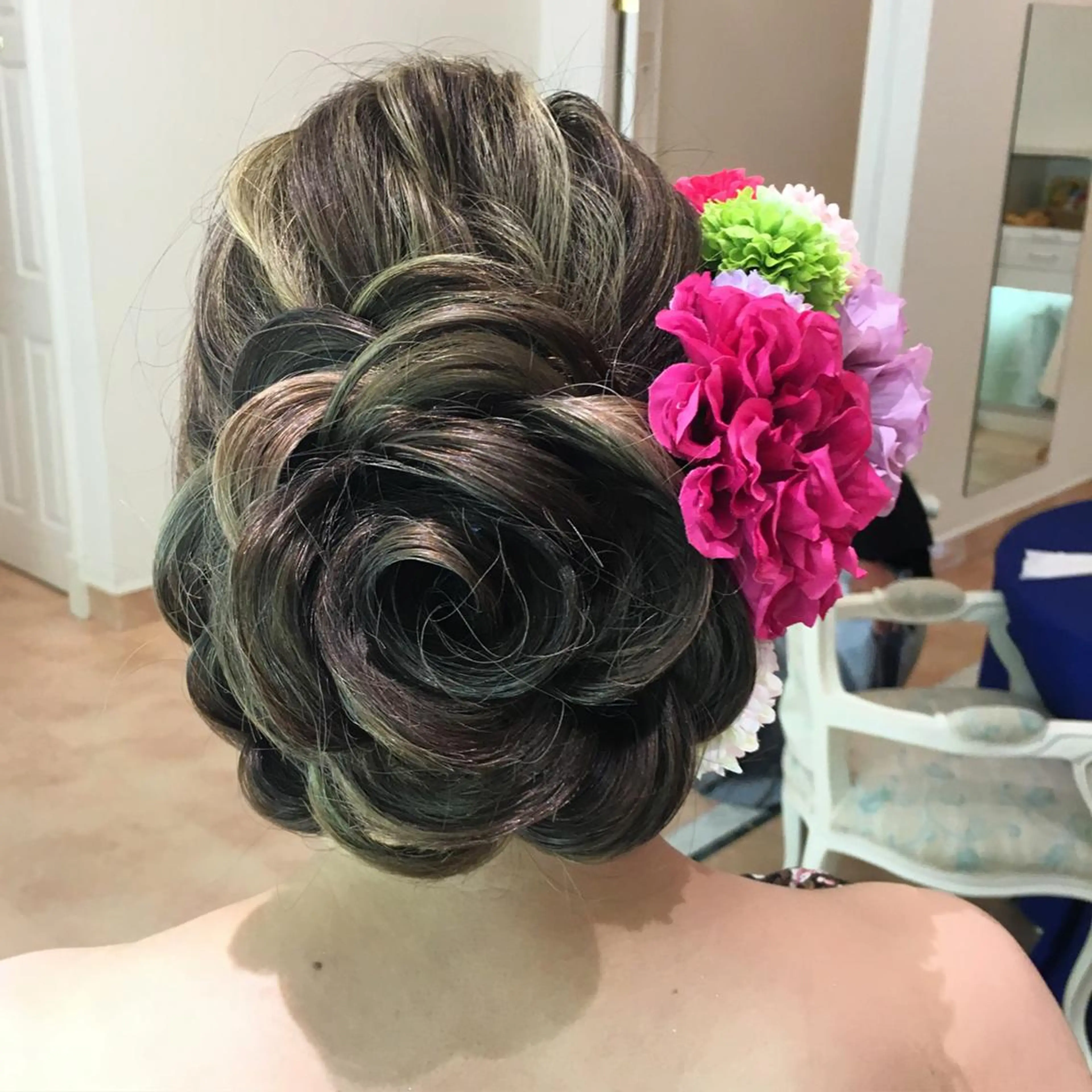 ロング ヘアアレンジ ヘアアンドメイクムタ 新居のヘアスタイル