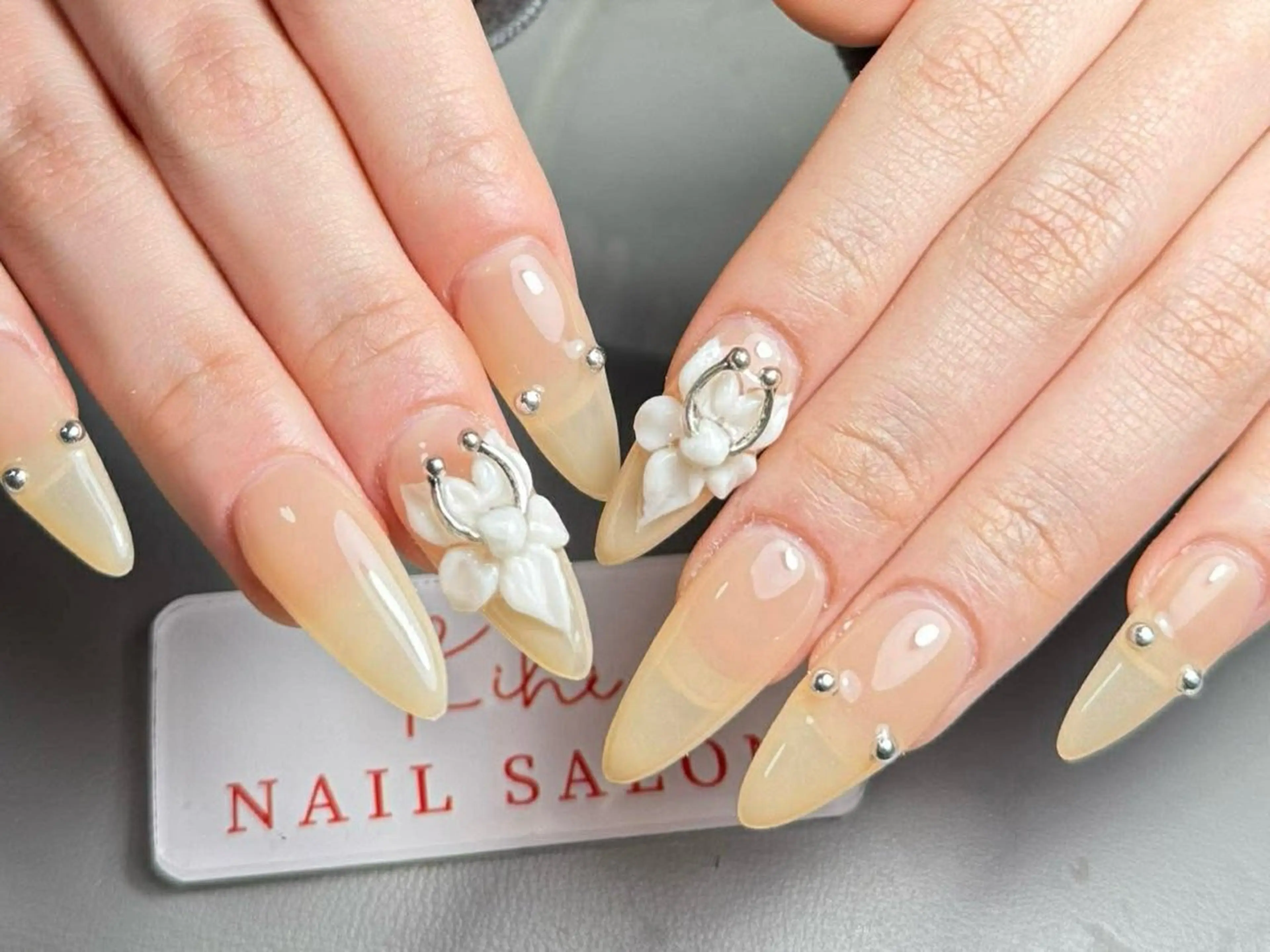 ネイル アートネイル フレンチネイル ジェルネイル グラデーション 韓国ネイル ハンドネイル 💕鈴木ユリ パラジェル/オフ無料のネイルデザイン