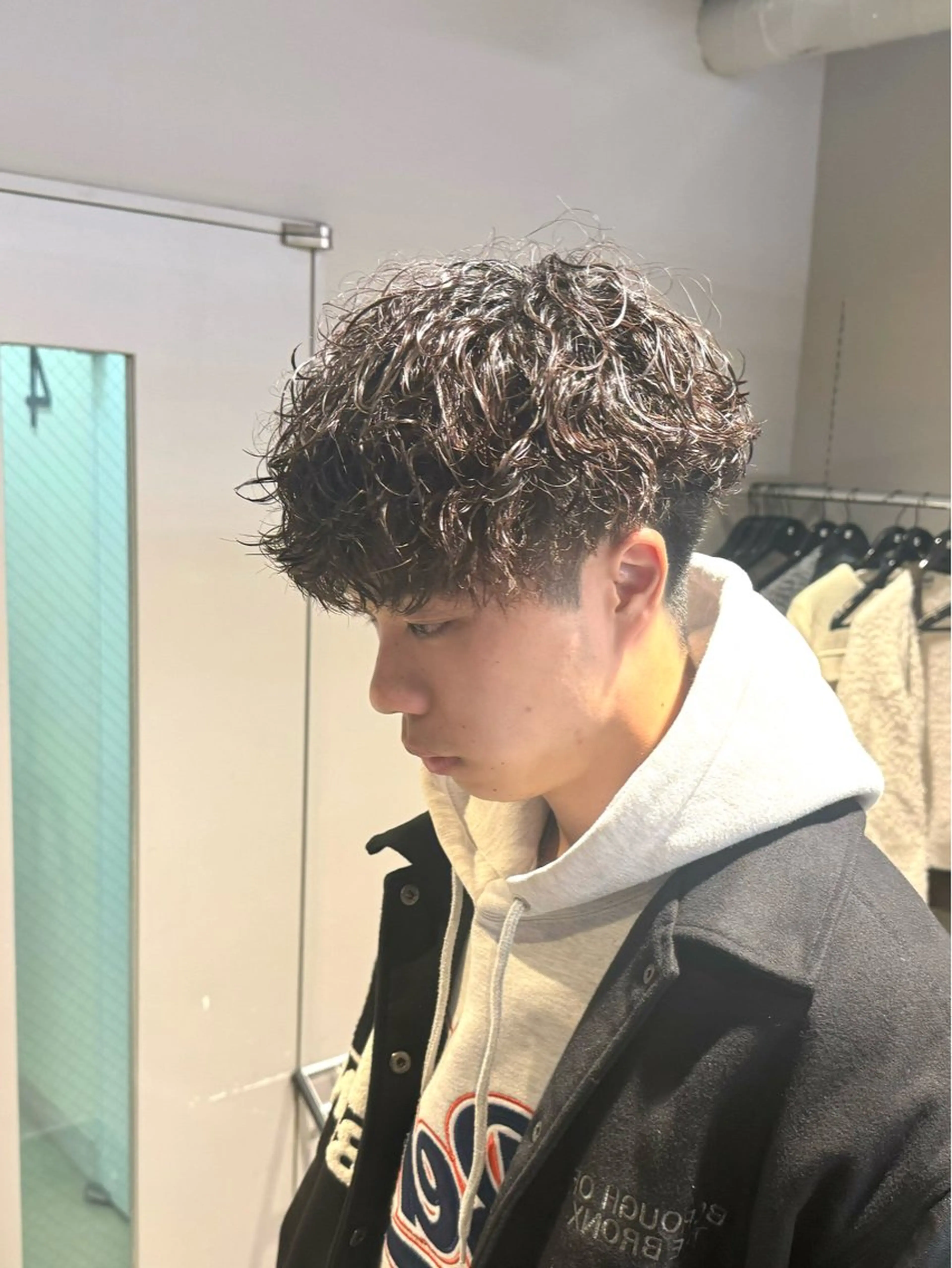 ショート パーマ ヘアアレンジ メンズ メンズパーマ 波巻きパーマ カット パーマ トリートメント ヘッドスパ ヘアセット 顔まわりカット の達人のヘアスタイル