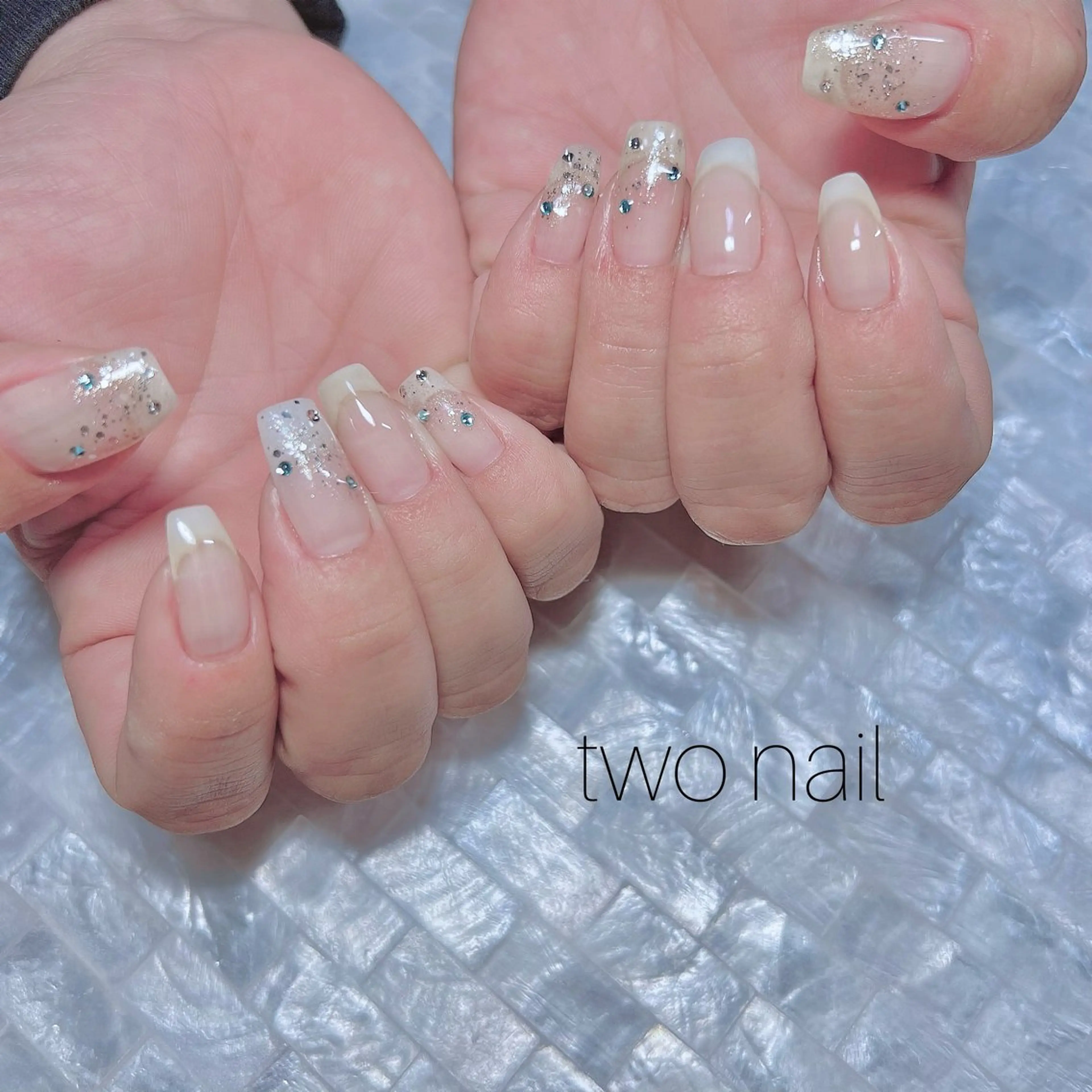 ネイル シンプルネイル ネイルチップ ホワイト ハンドネイル two nailのネイルデザイン