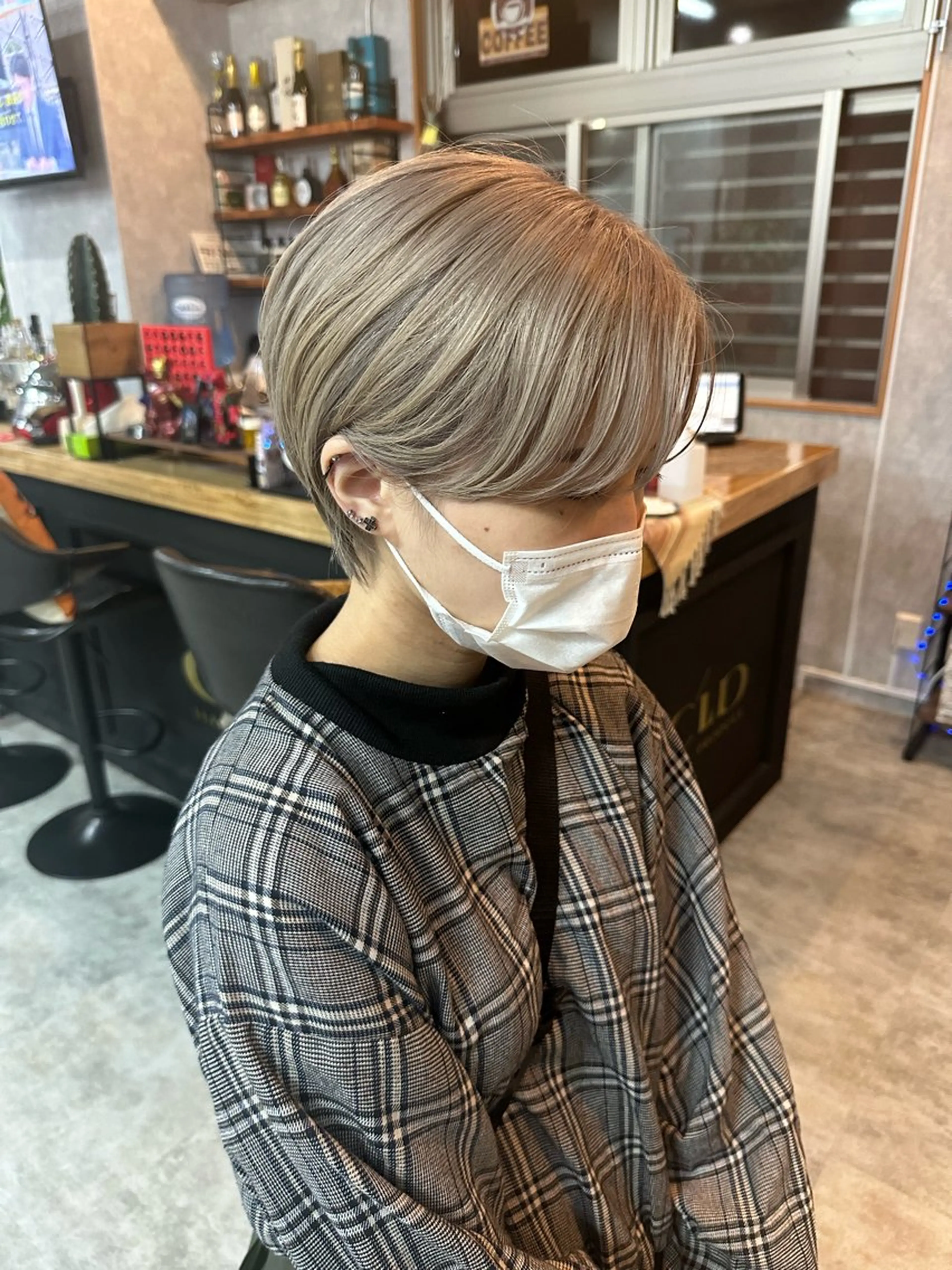 ショート 切りっぱなしボブ ショートボブ ハンサムショート 丸みショート ボブ カット ヘアカラー トリートメント モテ髪/ボブ/ショー ト/アダチフウトのヘアスタイル