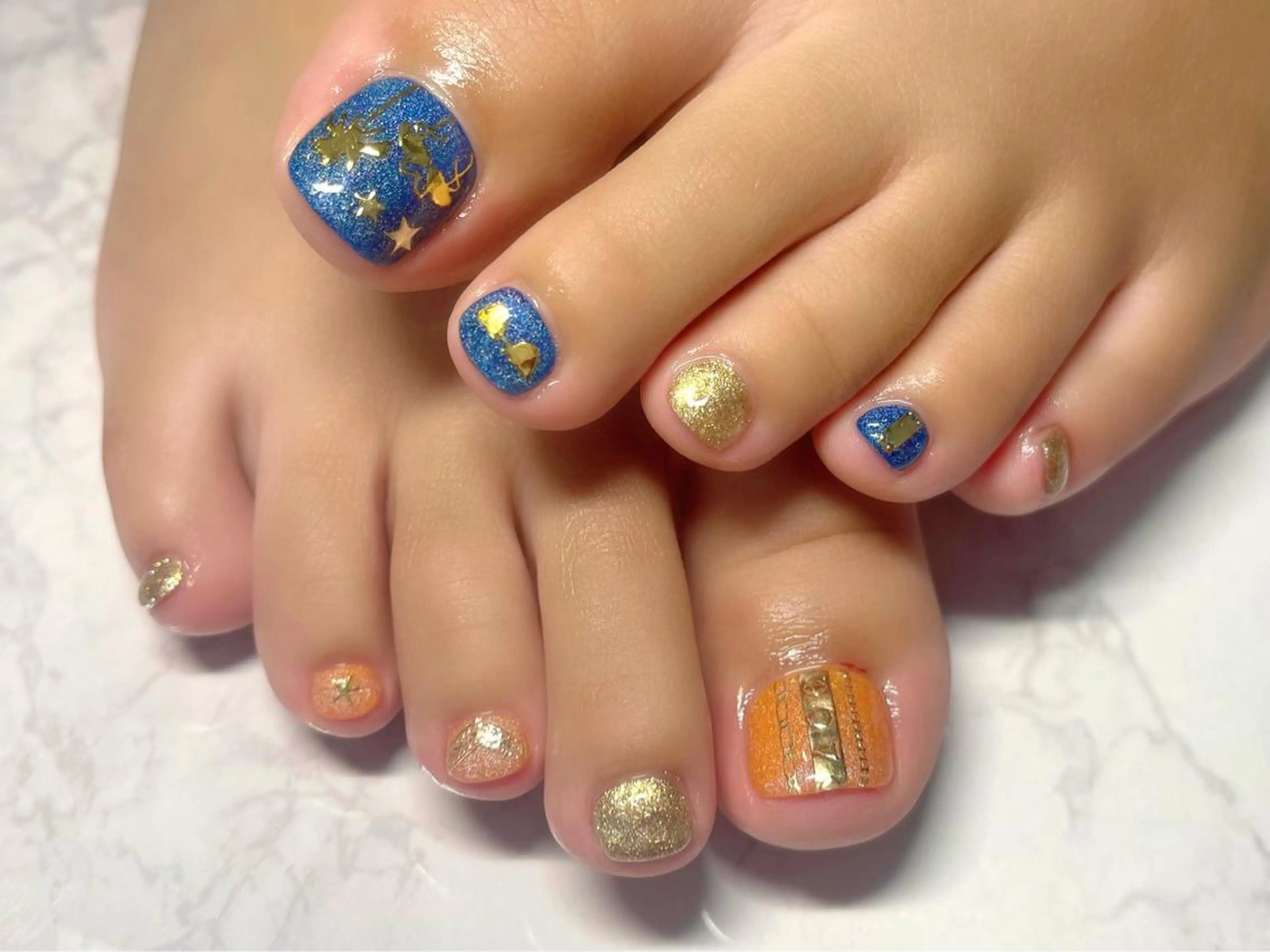 ネイル ブルー オレンジ フットネイル KURELLY所属・Nail Salon KURELLYのネイルデザイン