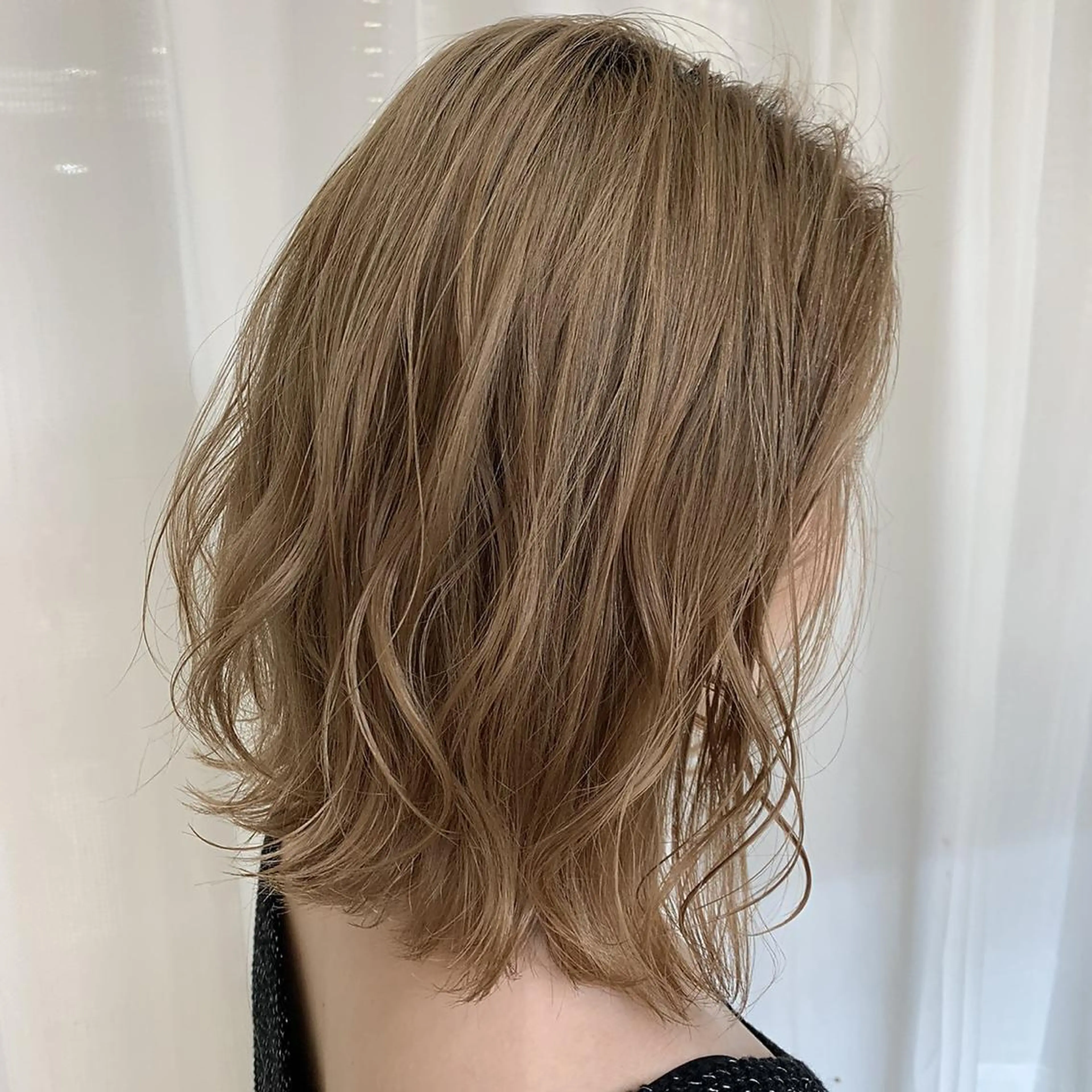 ミディアム カラー ヘアアレンジ アッシュ アッシュブラウン ブリーチ ブラウンカラー 福壽 優奈のヘアスタイル