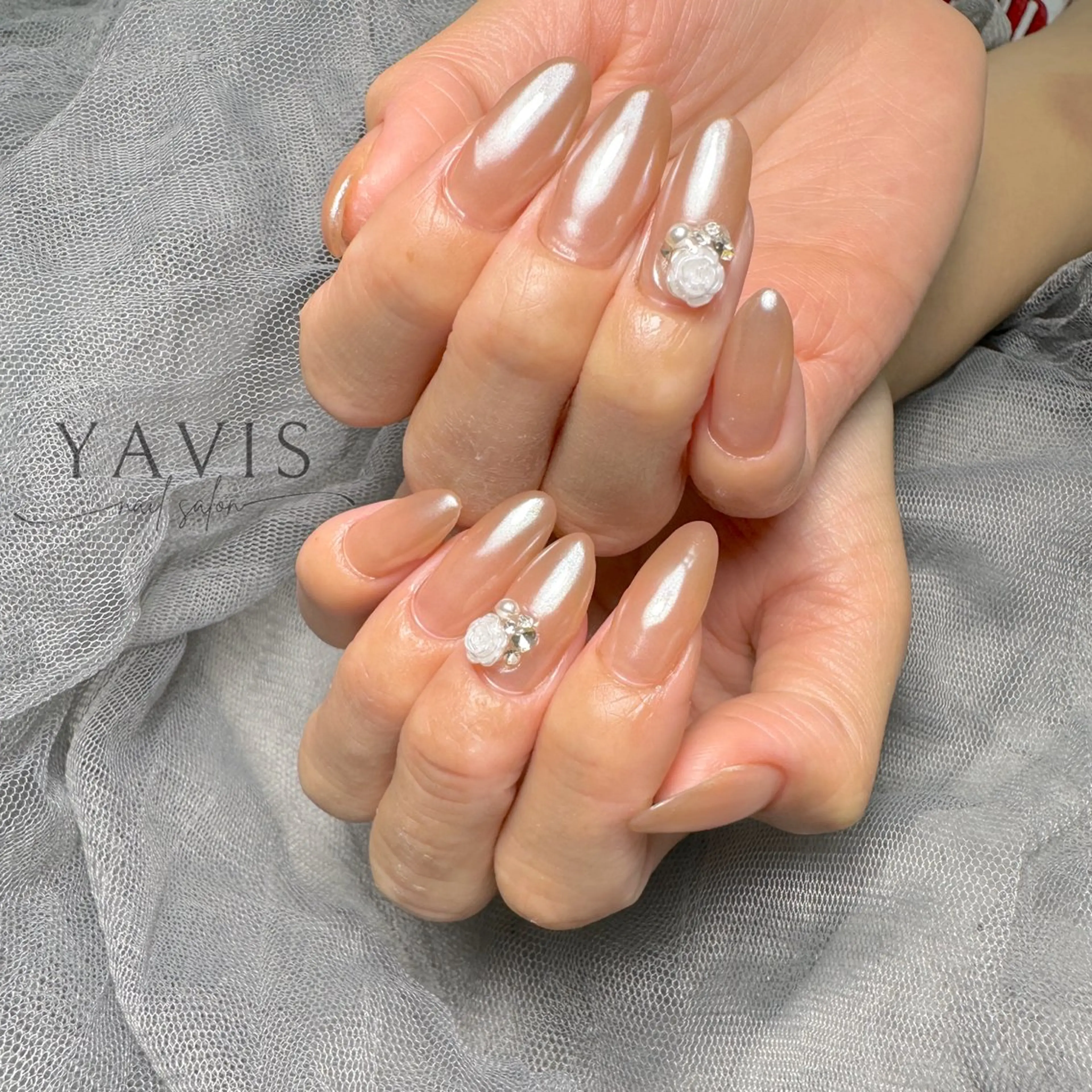 ネイル ミラーネイル ホワイト YAVIS_ nailのネイルデザイン