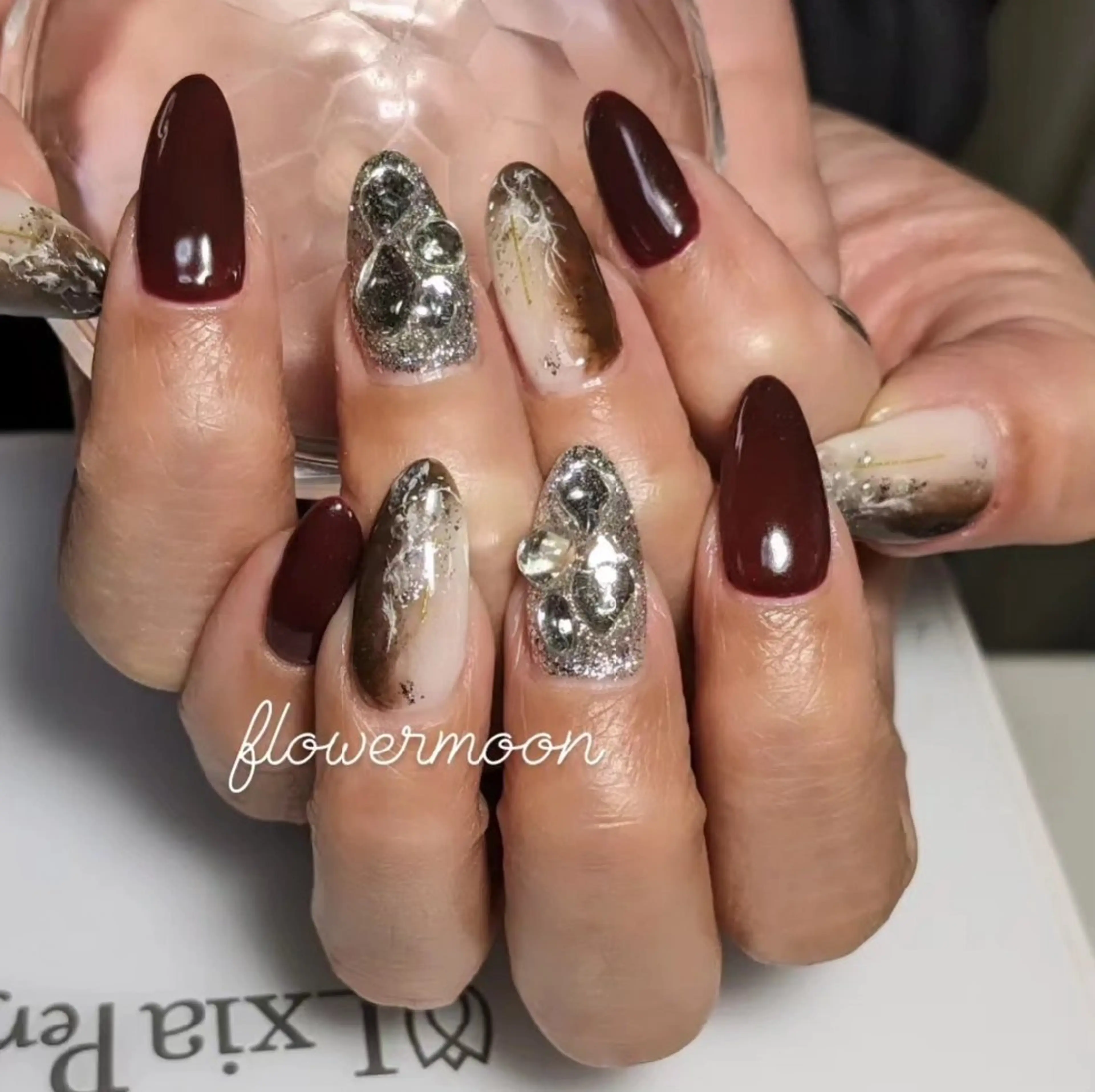 ネイル グラデーション フラワー ムーンのネイルデザイン