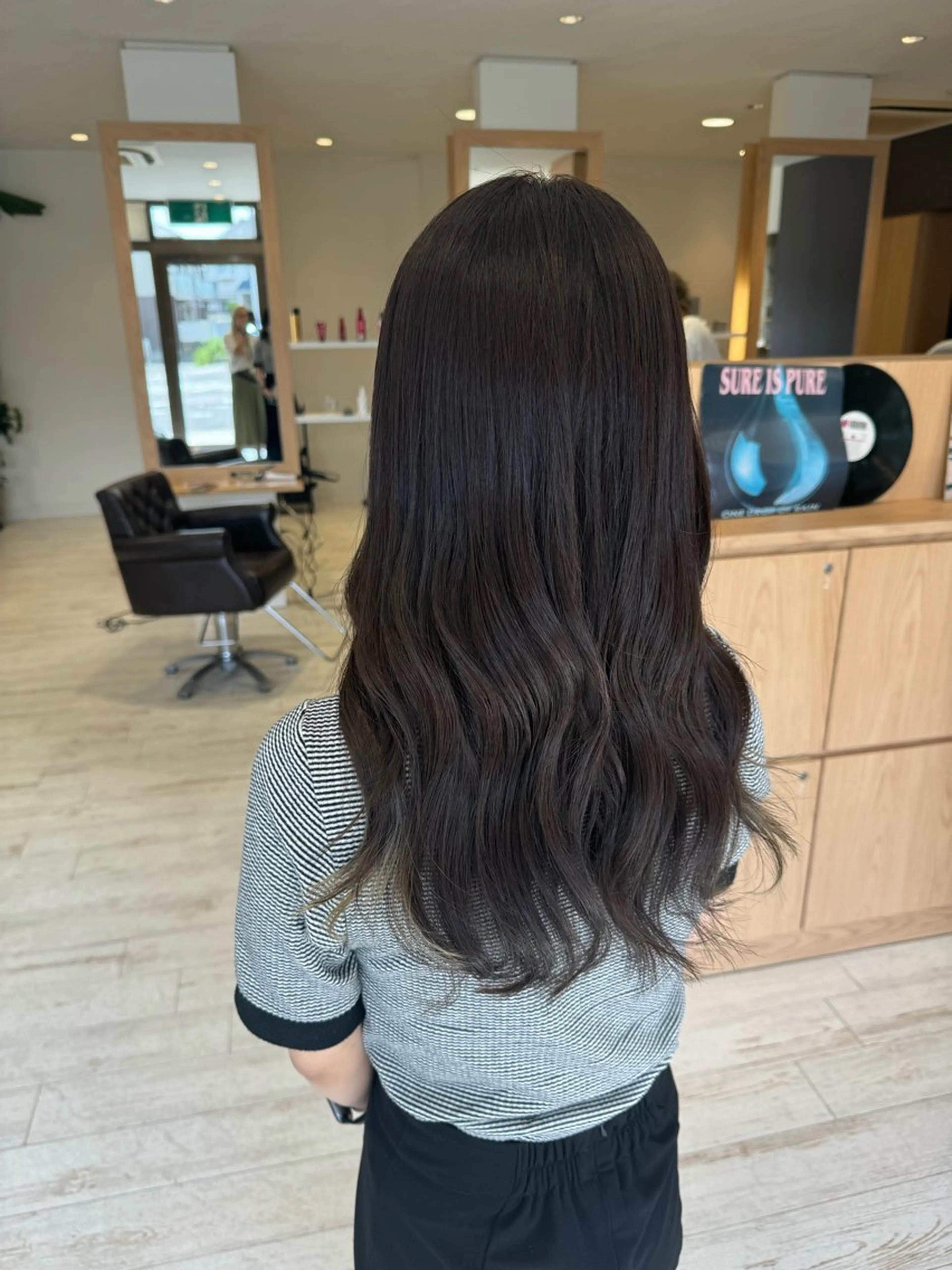 ロング カラー グレージュ 村田 奈月のヘアスタイル