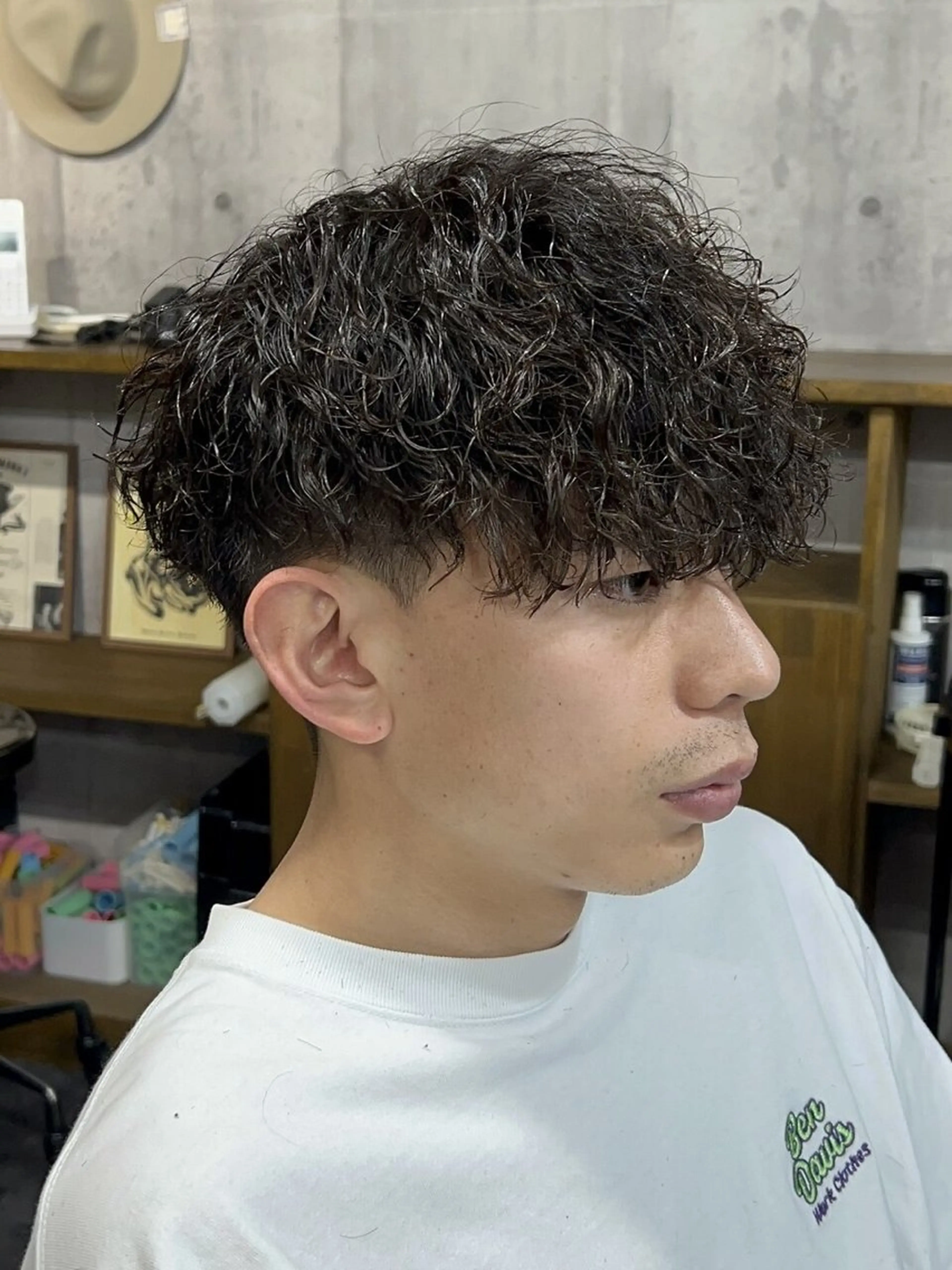 ショート パーマ メンズ 三谷 仁のヘアスタイル