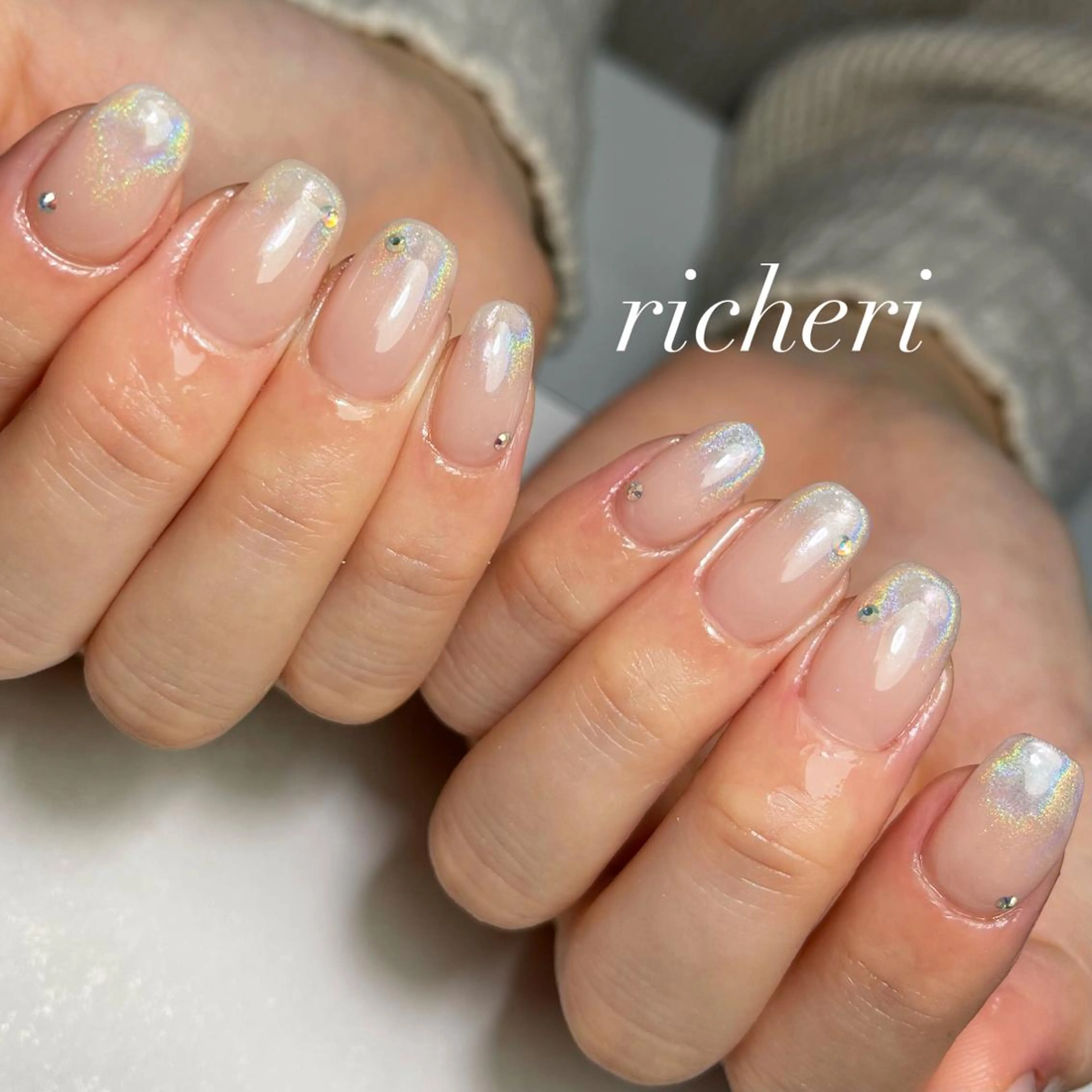 ミディアム ネイル オーロラネイル ジェルネイル グラデーション マグネットネイル ピンク ハンドネイル richeri beautyのエステ・リラクイメージ