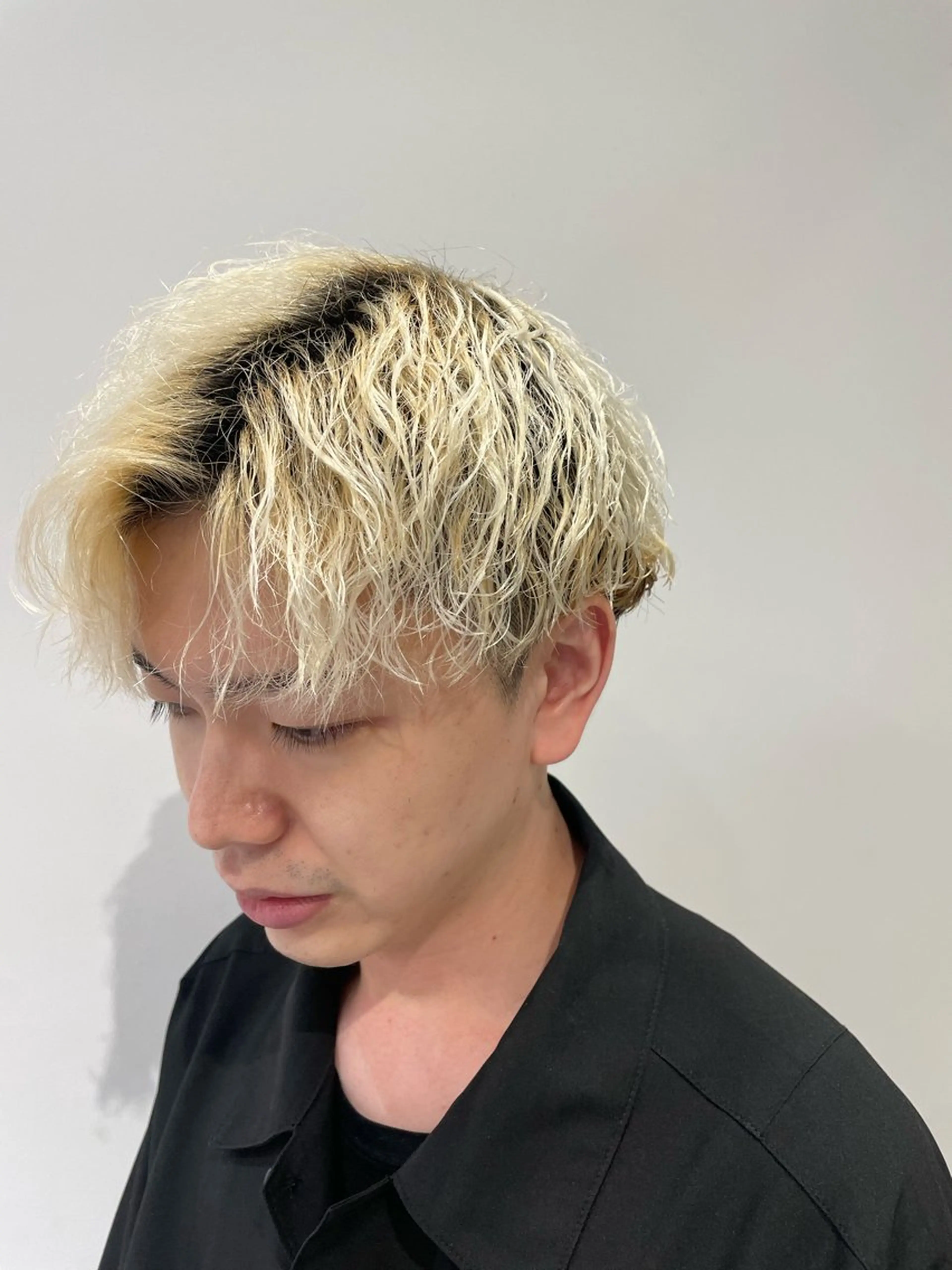 セミロング セミロングパーマ ゼロスバーバーショップ所属・パーマ特化 三浦楓雅のヘアスタイル