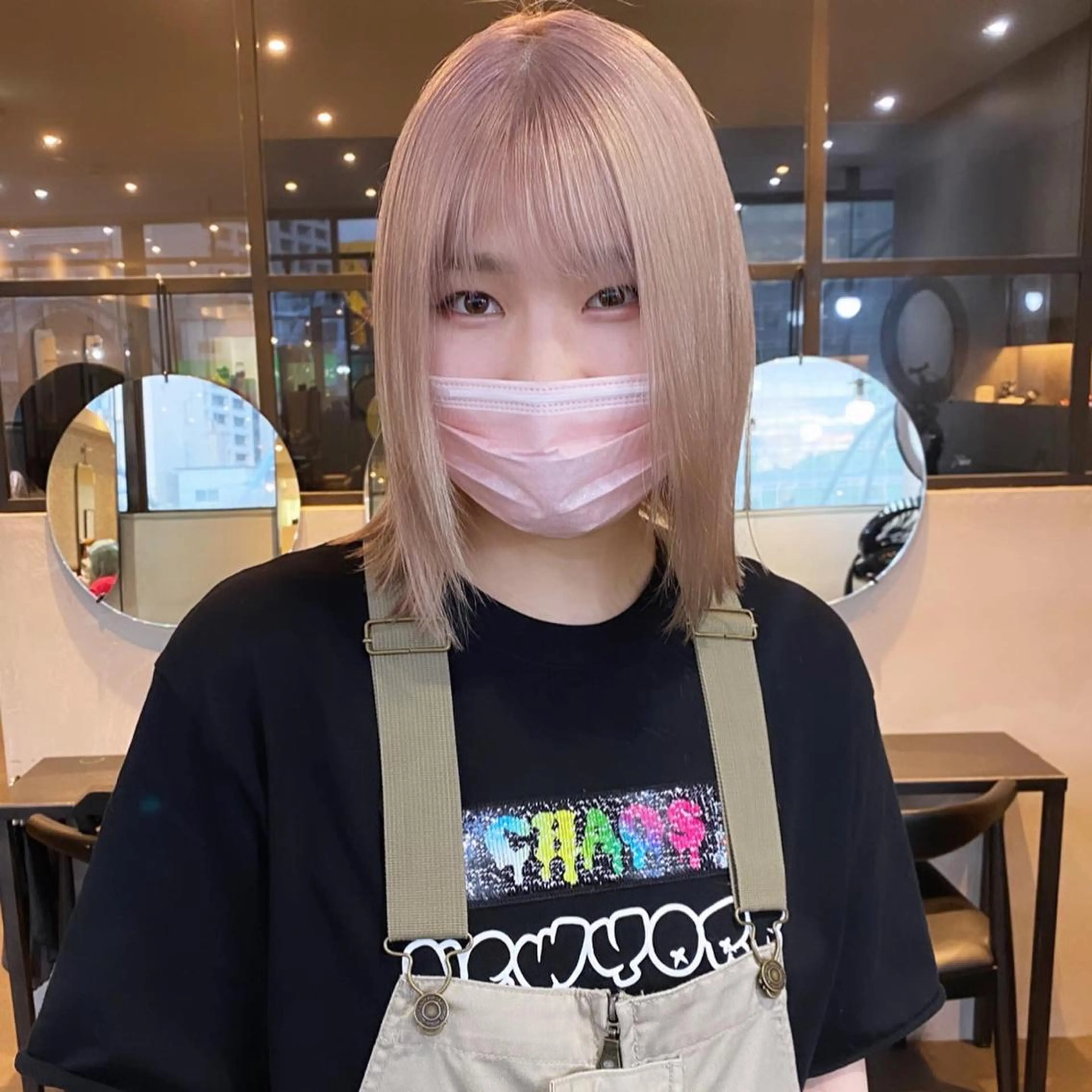 ショート カラー ヘアカラー 艶ハイトーンブリーチ 🌈小林侑雅のヘアスタイル