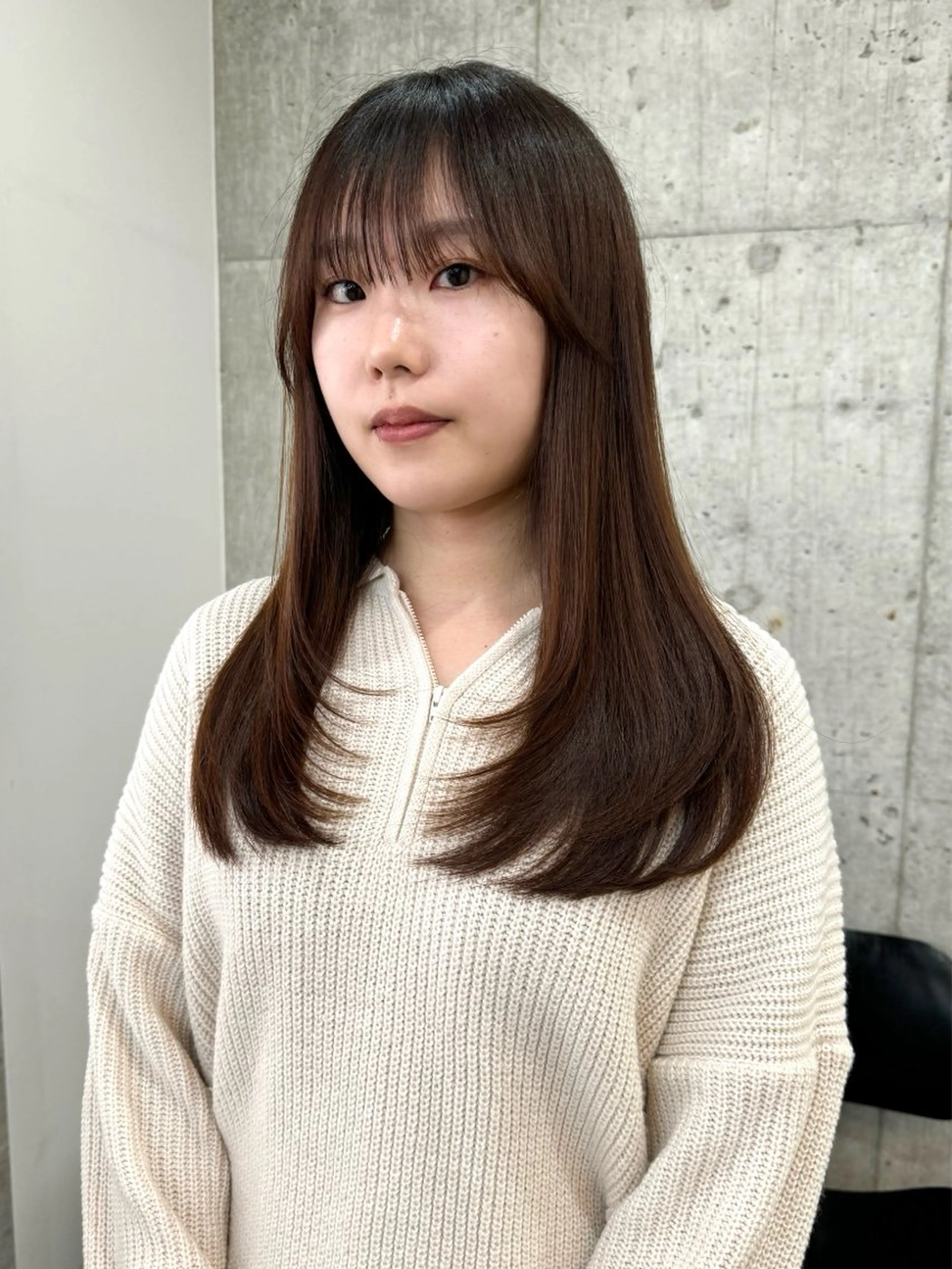 セミロング レイヤーカット 切りっぱなしボブ/ ブリーチカラー/大塚のヘアスタイル