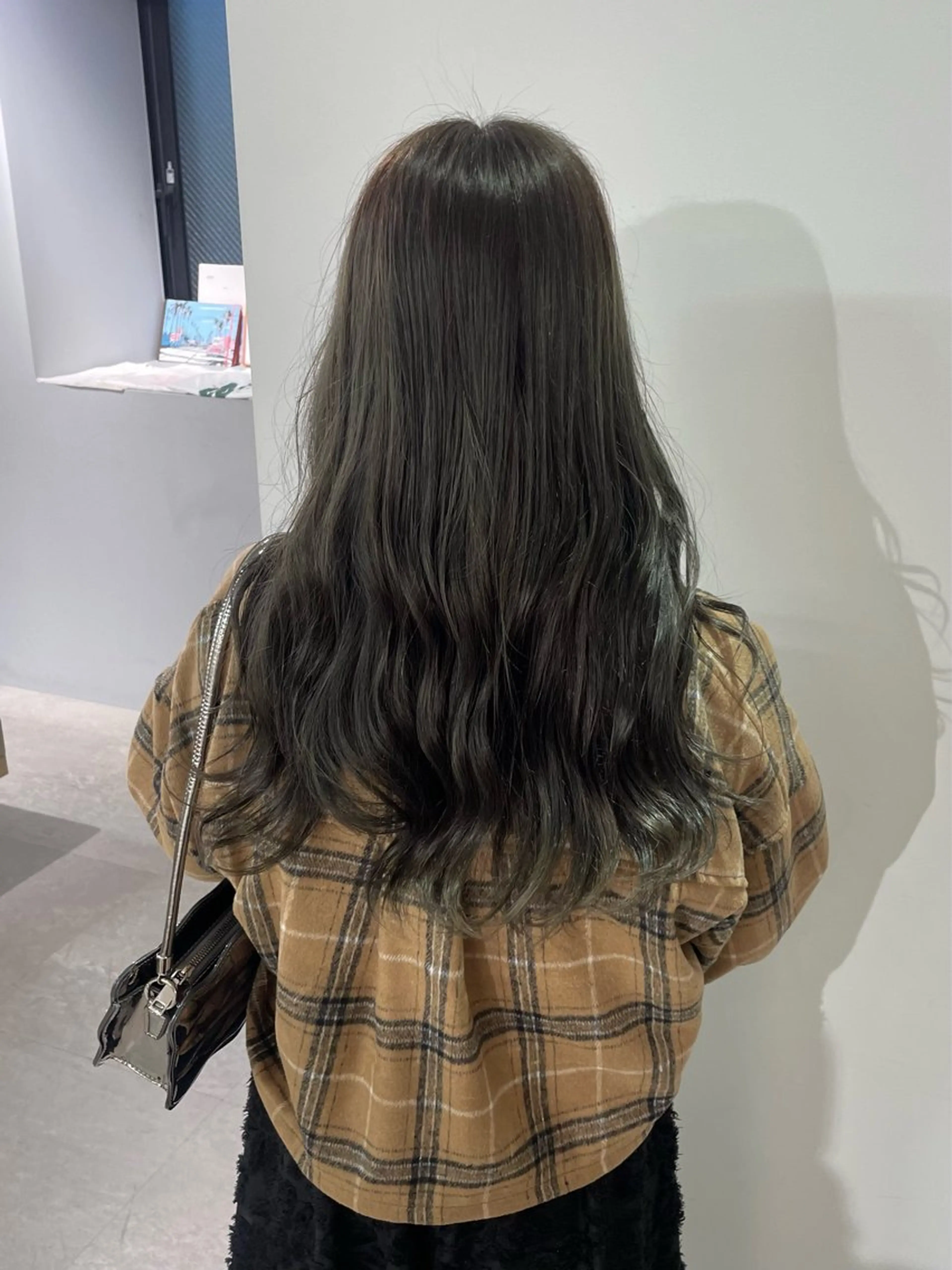 ロング カラー アディクシーカラー ブリーチ ケアブリーチ 透明感カラー ハイトーンカラー nonoka オリーブ/グレージュのヘアスタイル