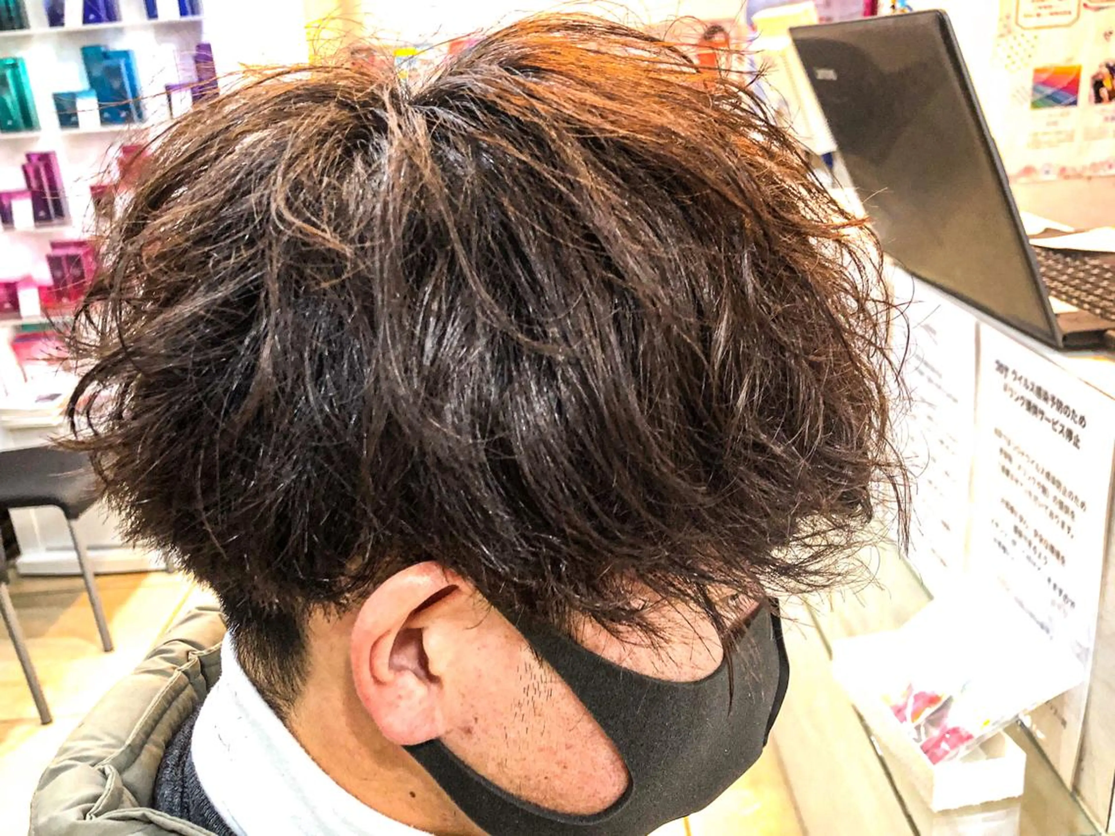 ミディアム パーマ メンズ ミディアムパーマ マッシュ メンズパーマ スパイラルパーマ カット パーマ 韓国風メンズ/毛流れ ヘアなら須田龍世のヘアスタイル