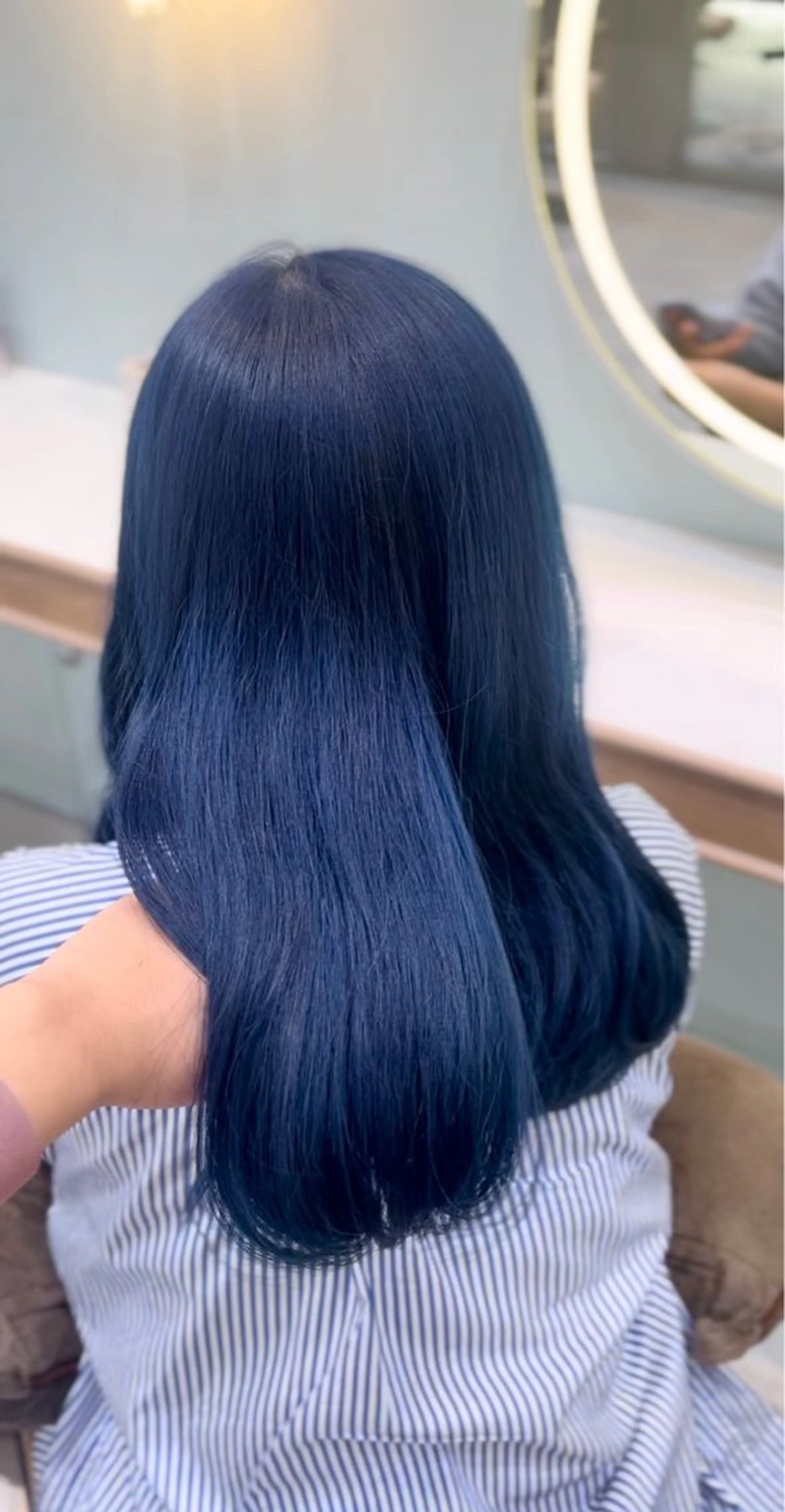 ミディアム カラー ブルーカラー 𝑴𝑰𝑨🎀赤髪 /ピンク/髪質改善のヘアスタイル