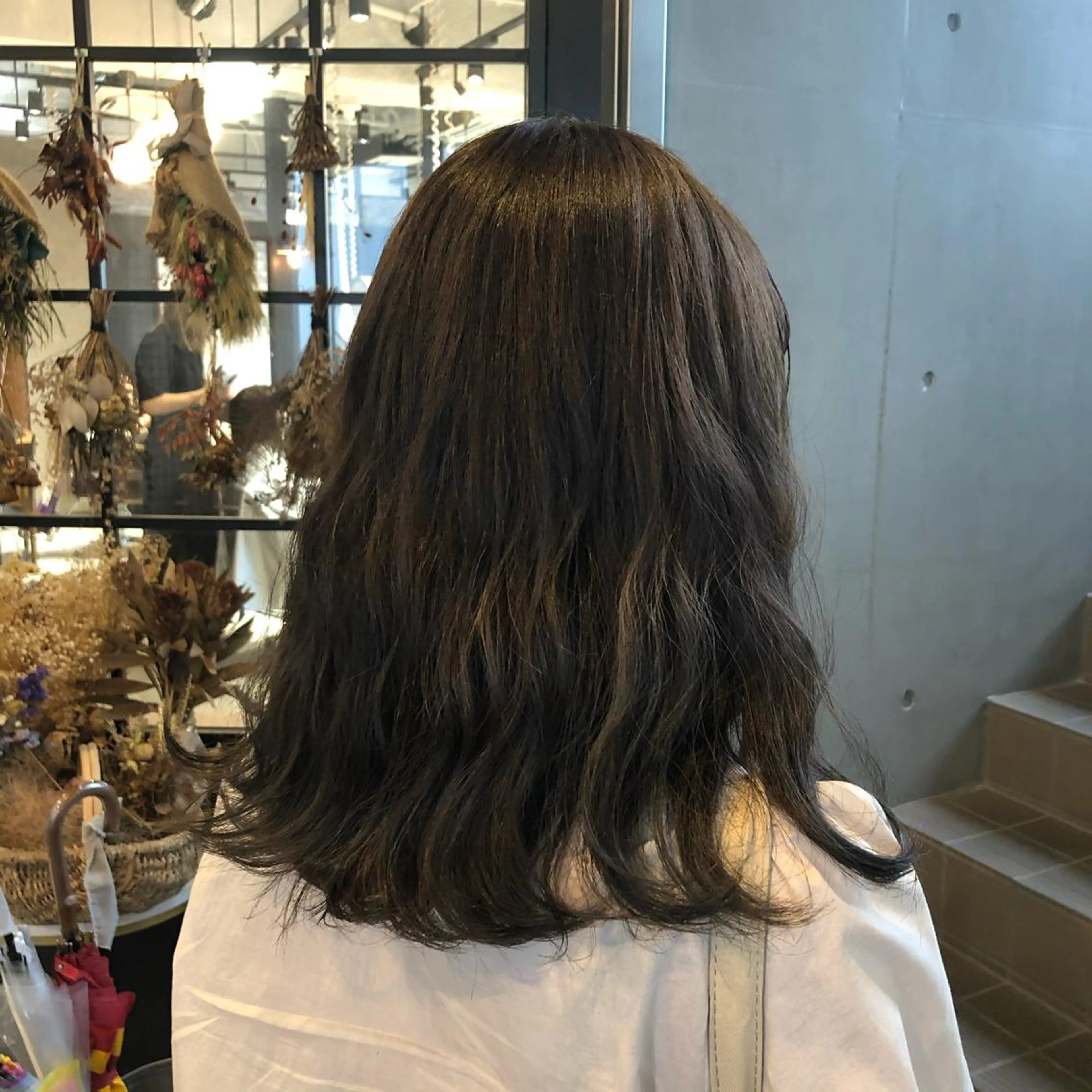 ミディアム カラー 土屋 愛海のヘアスタイル