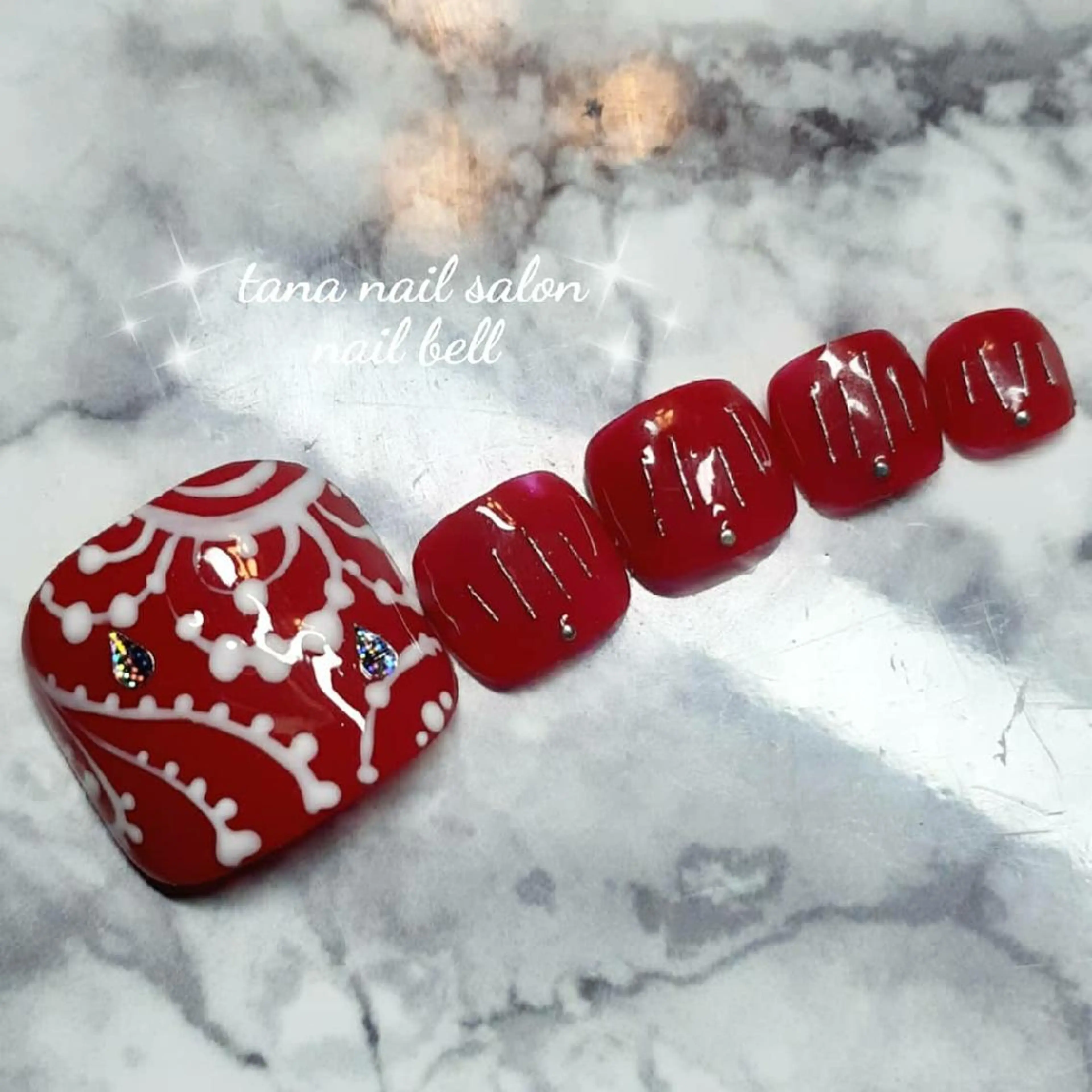 ネイル アートネイル フットネイル ジェルネイル ワンカラーネイル 赤色 占いができるネイルサロン「ネイルベル」所属・さいとう りなのネイルデザイン