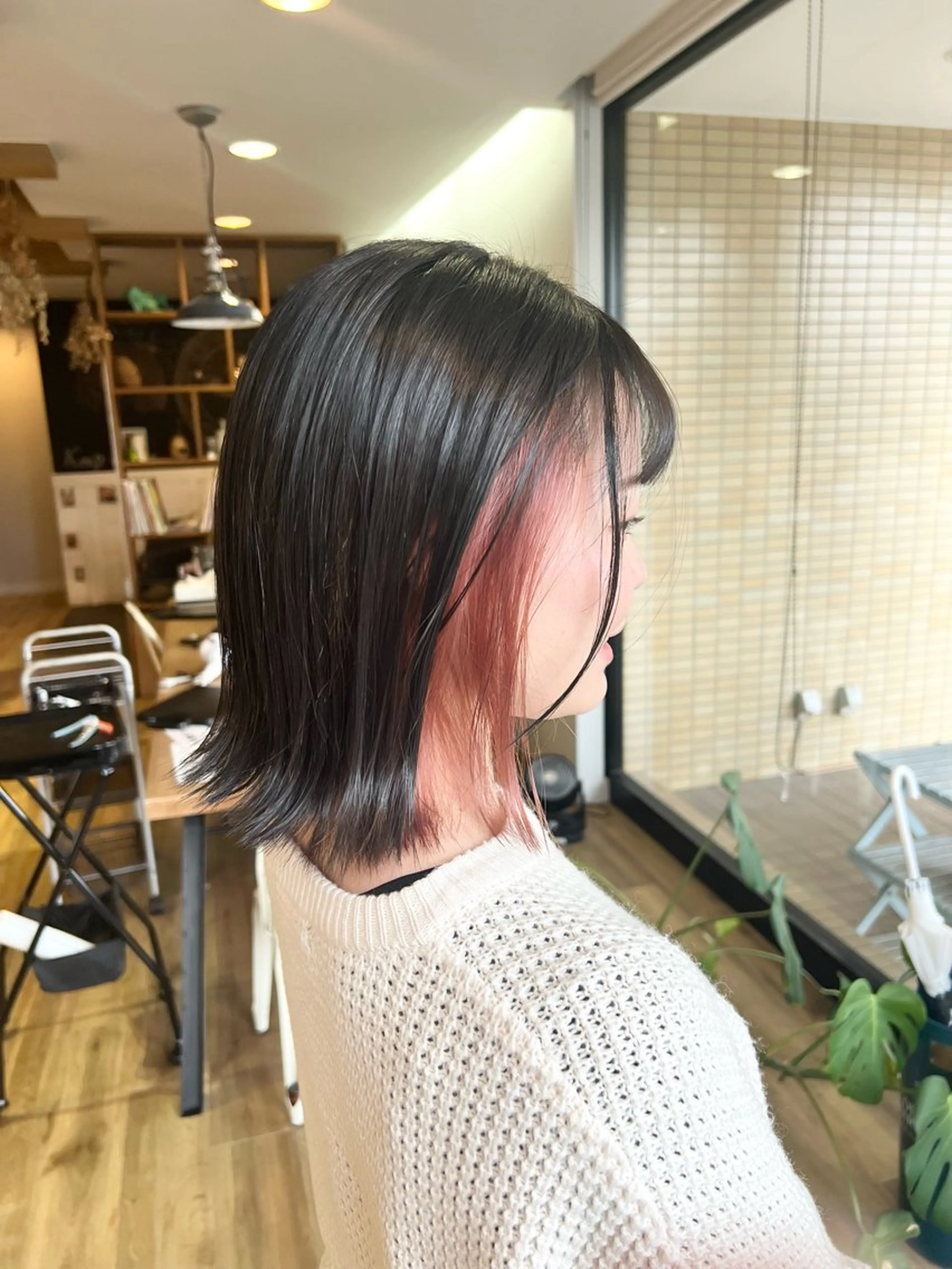 ミディアム カラー アッシュ ベージュカラー イヤリングカラー ピンクカラー ピンクベージュ ヘアカラー 堀 望美のヘアスタイル