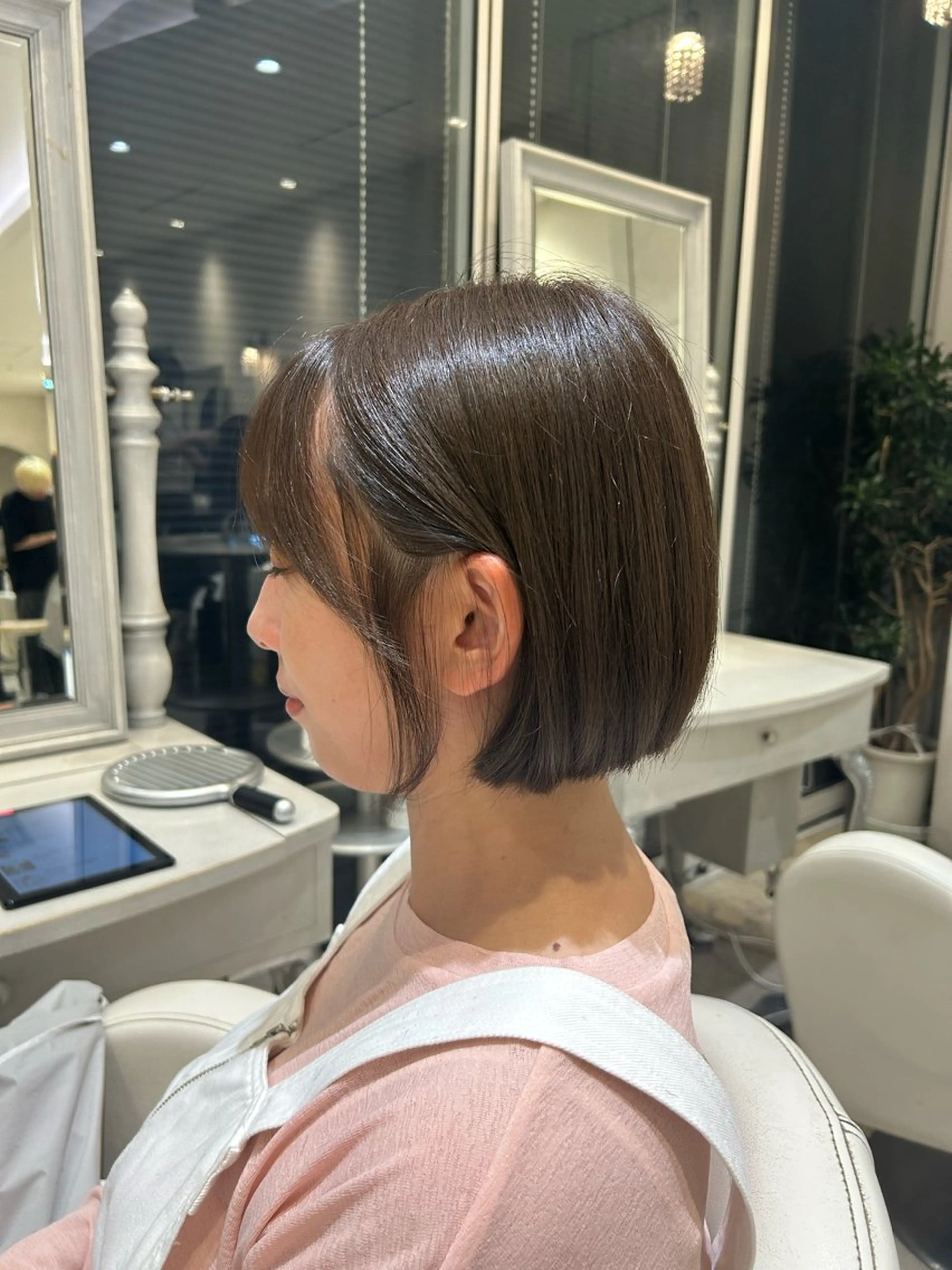 ショート カラー レイヤーカット/ 透明感カラー/カナのヘアスタイル