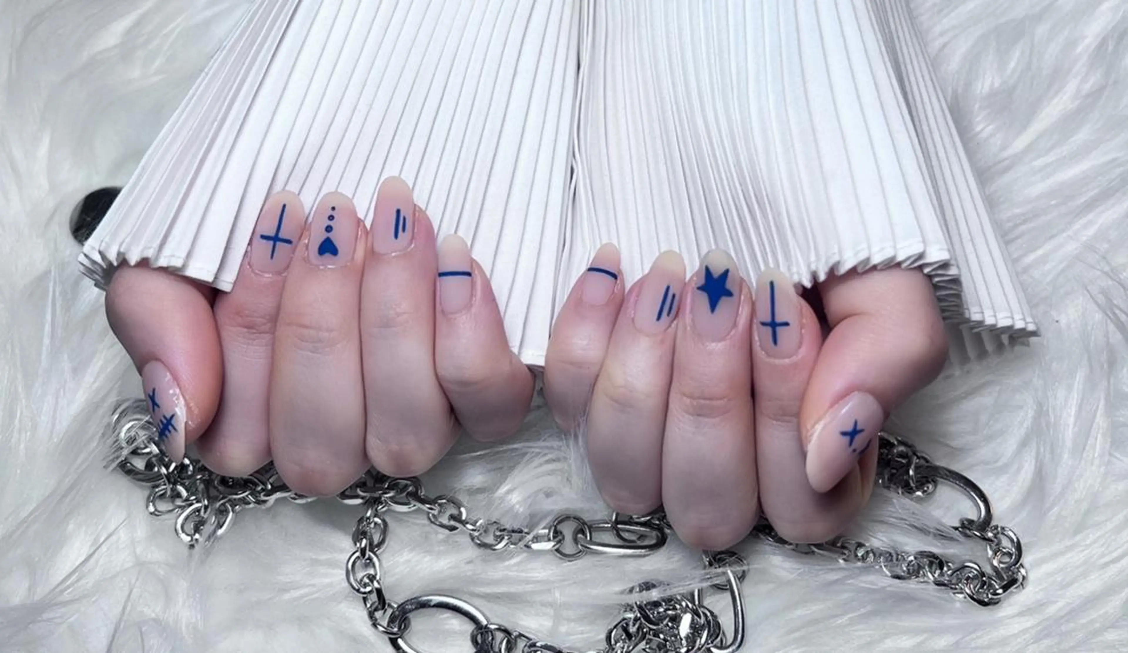 ネイル RAFFINE 月🦋🩵のネイルデザイン