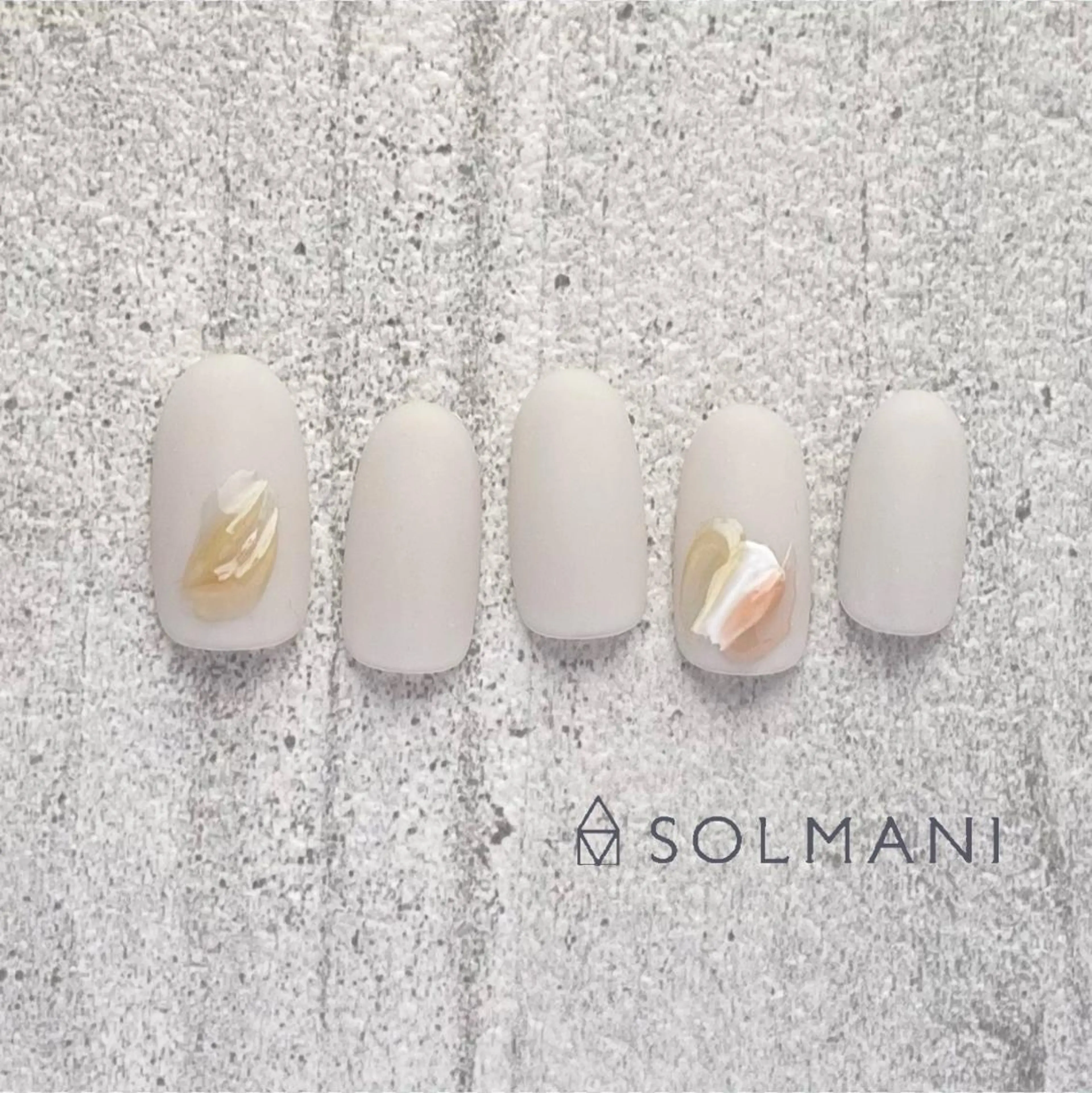 ネイル ニュアンスネイル ぷっくりネイル SOLMANI 予約担当のネイルデザイン