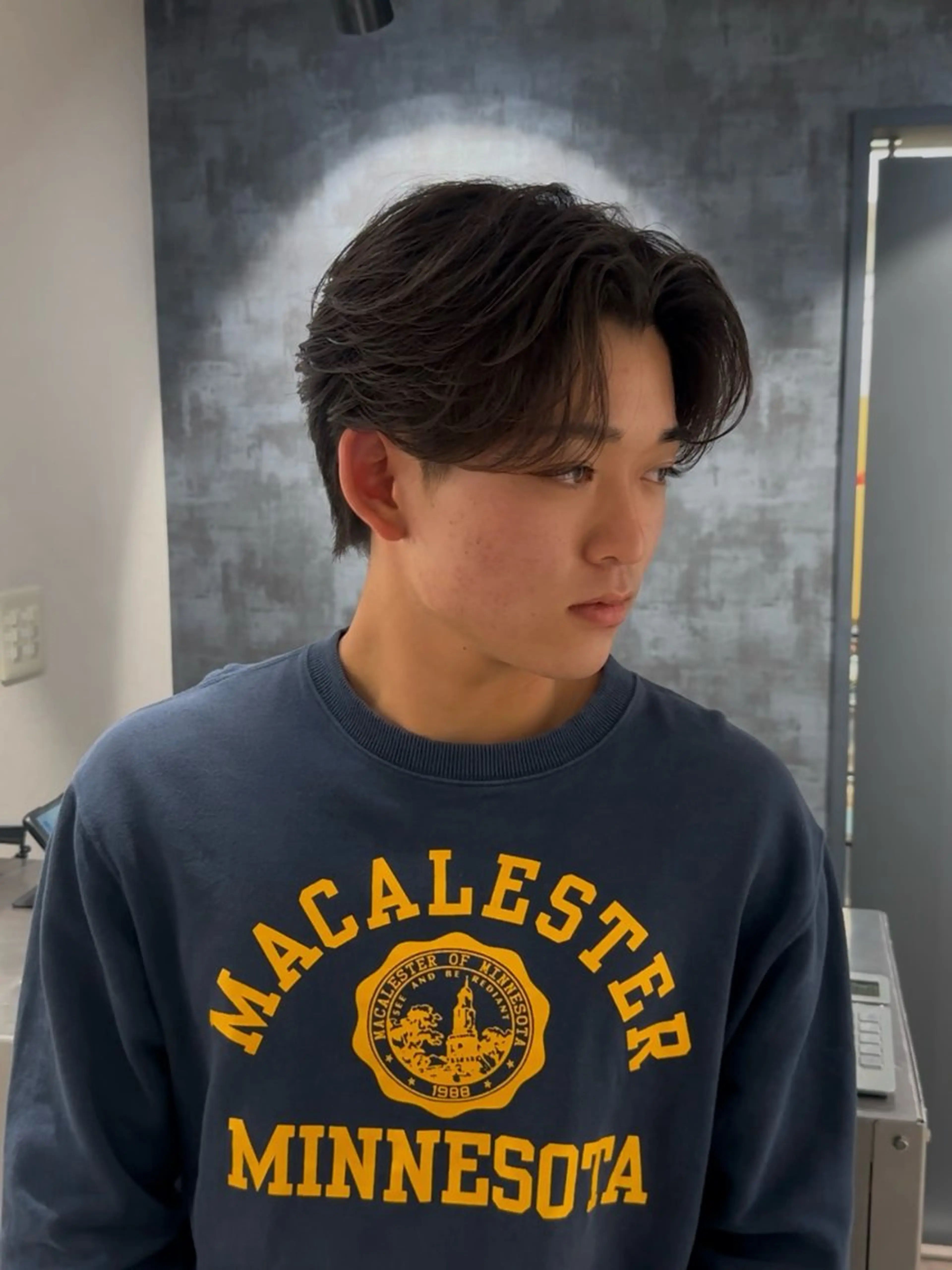 ミディアム パーマ メンズ カット パーマ トリートメント SALOWIN 原宿 iori所属・🌟原宿指名No.1 センターパート⭐️のヘアスタイル