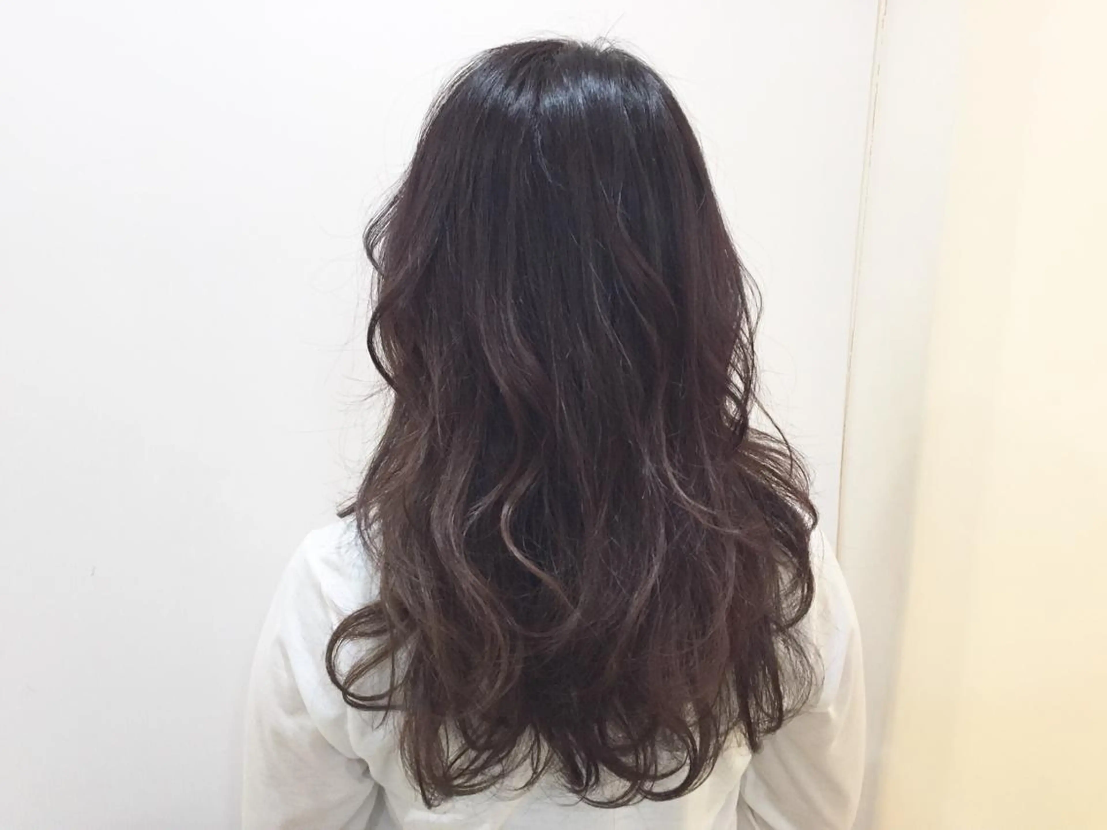 ロング カラー 服部 樹季のヘアスタイル