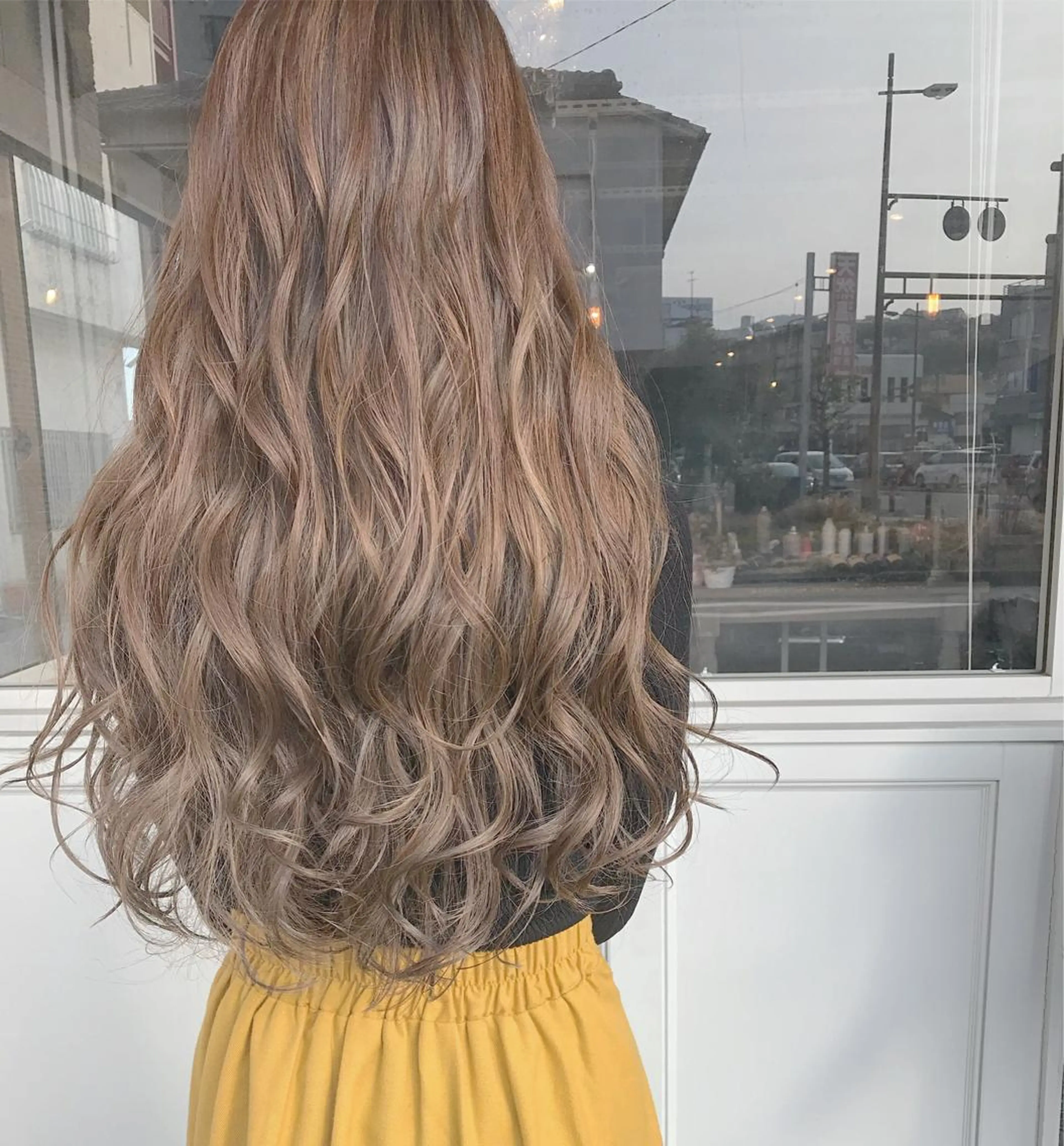 ロング カラー ヘアアレンジ バレイヤージュ ベージュカラー ブリーチ グラデーションカラー ハイライトカラー Mariana/ 鶴原-ハイライトのヘアスタイル