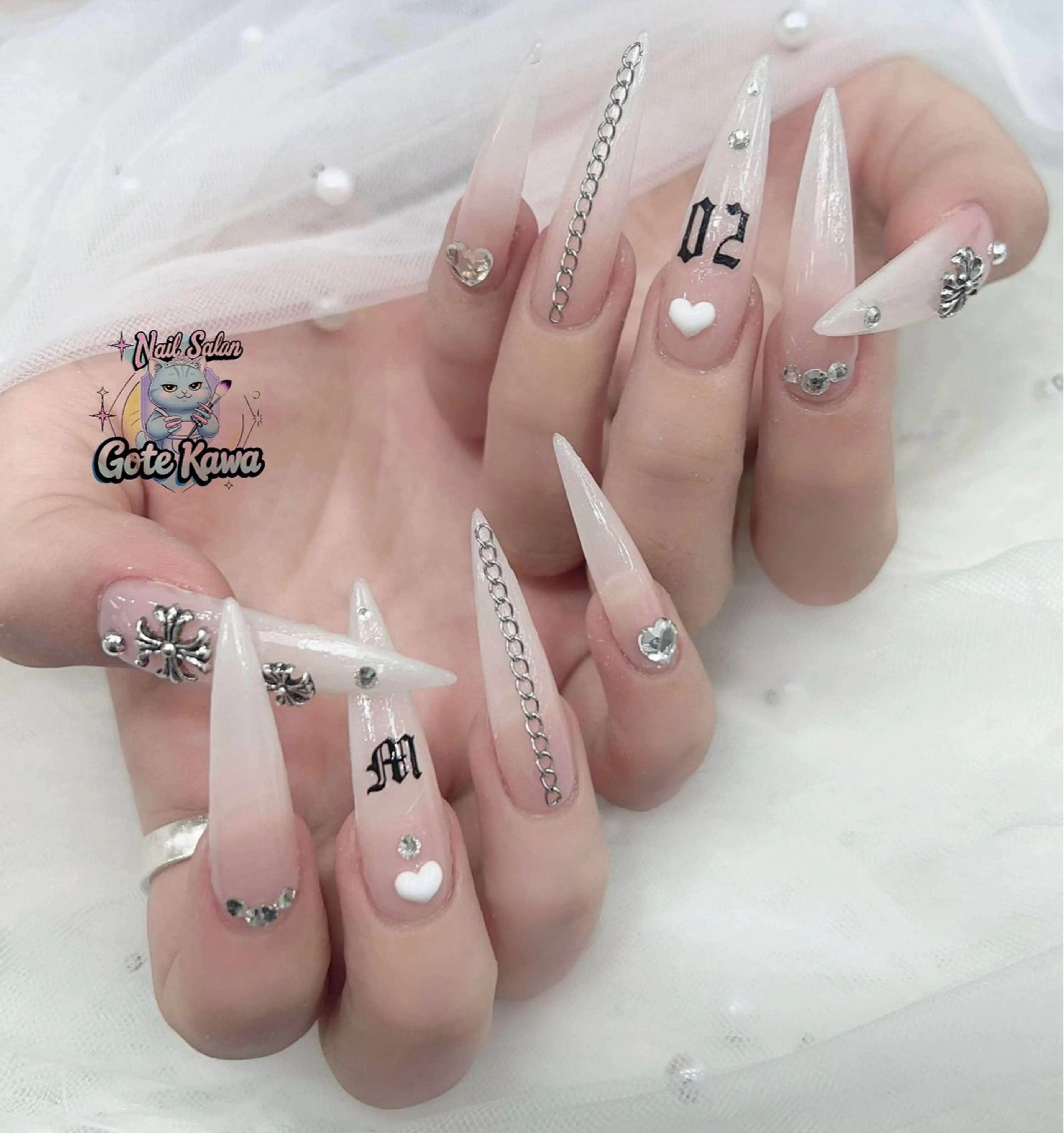 ネイル キラキラネイル 韓国ネイル スカルプネイル ハンドネイル ハンドケア GOTE KAWA Nail Salon(ゴテかわ)所属・Gote Kawa nail salonのネイルデザイン