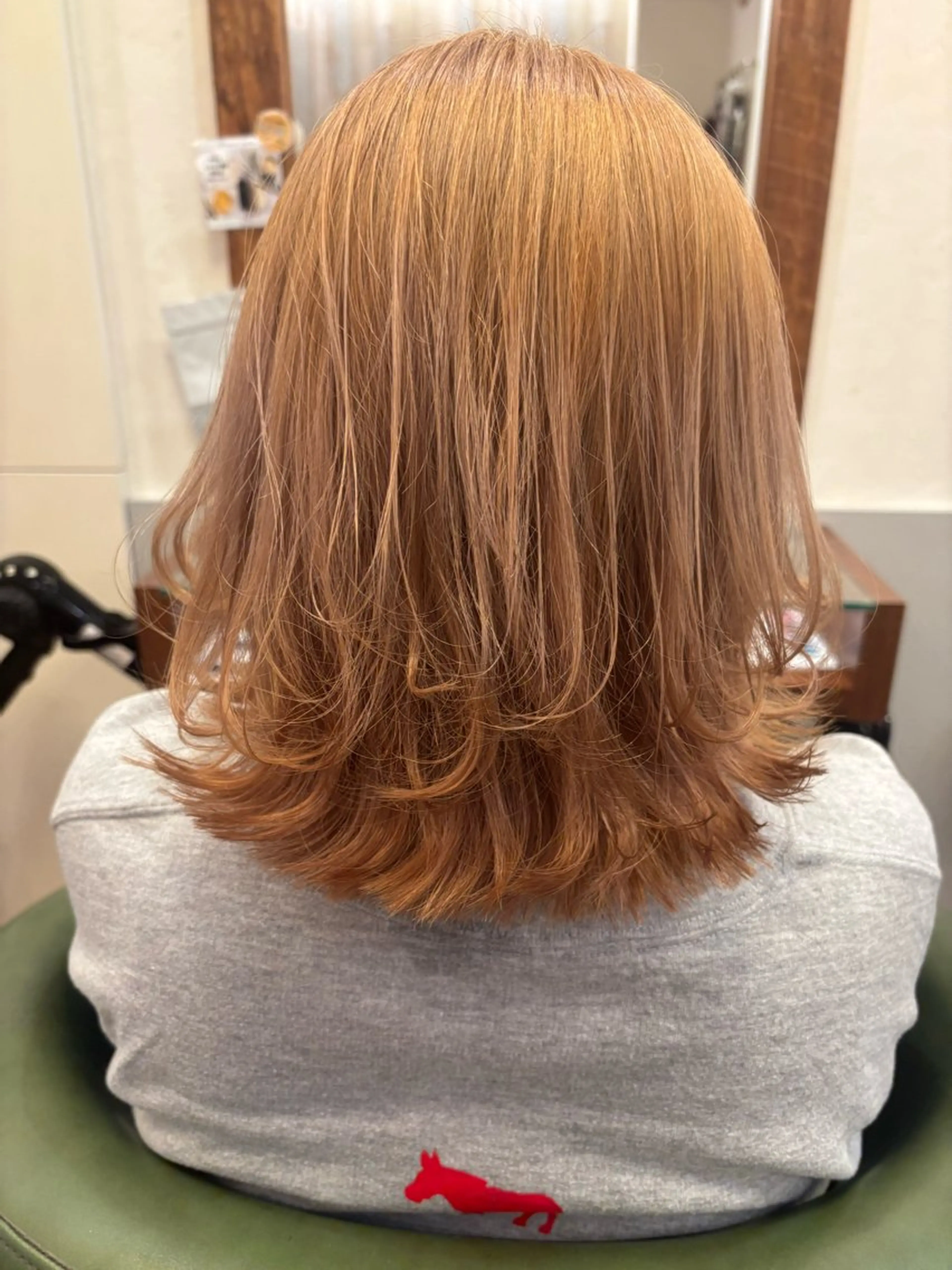 ミディアム カラー レイヤーカット ヘアカラー トリートメント 加藤 つばさのヘアスタイル