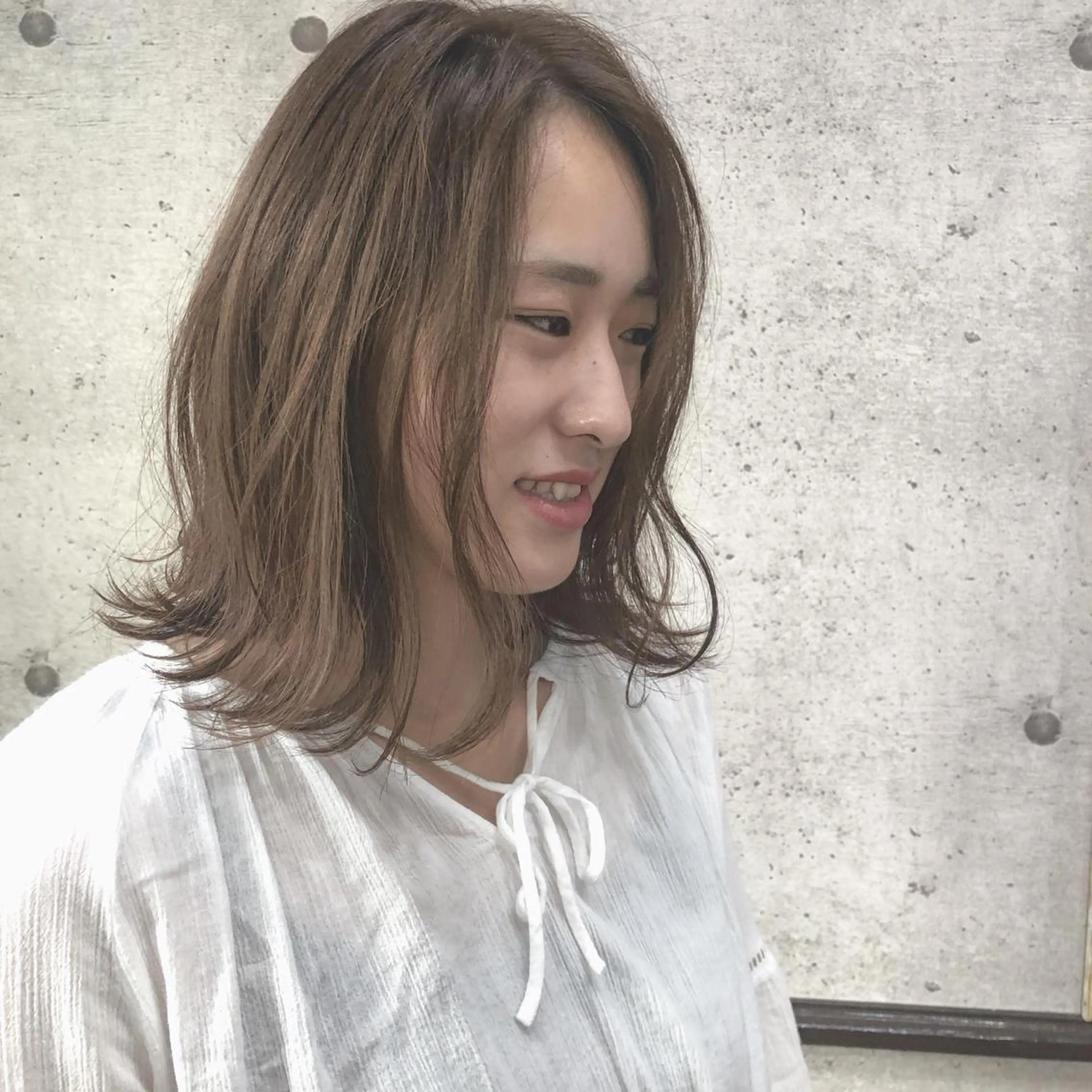 ミディアム カット ヘアカラー 江原 彩華のヘアスタイル