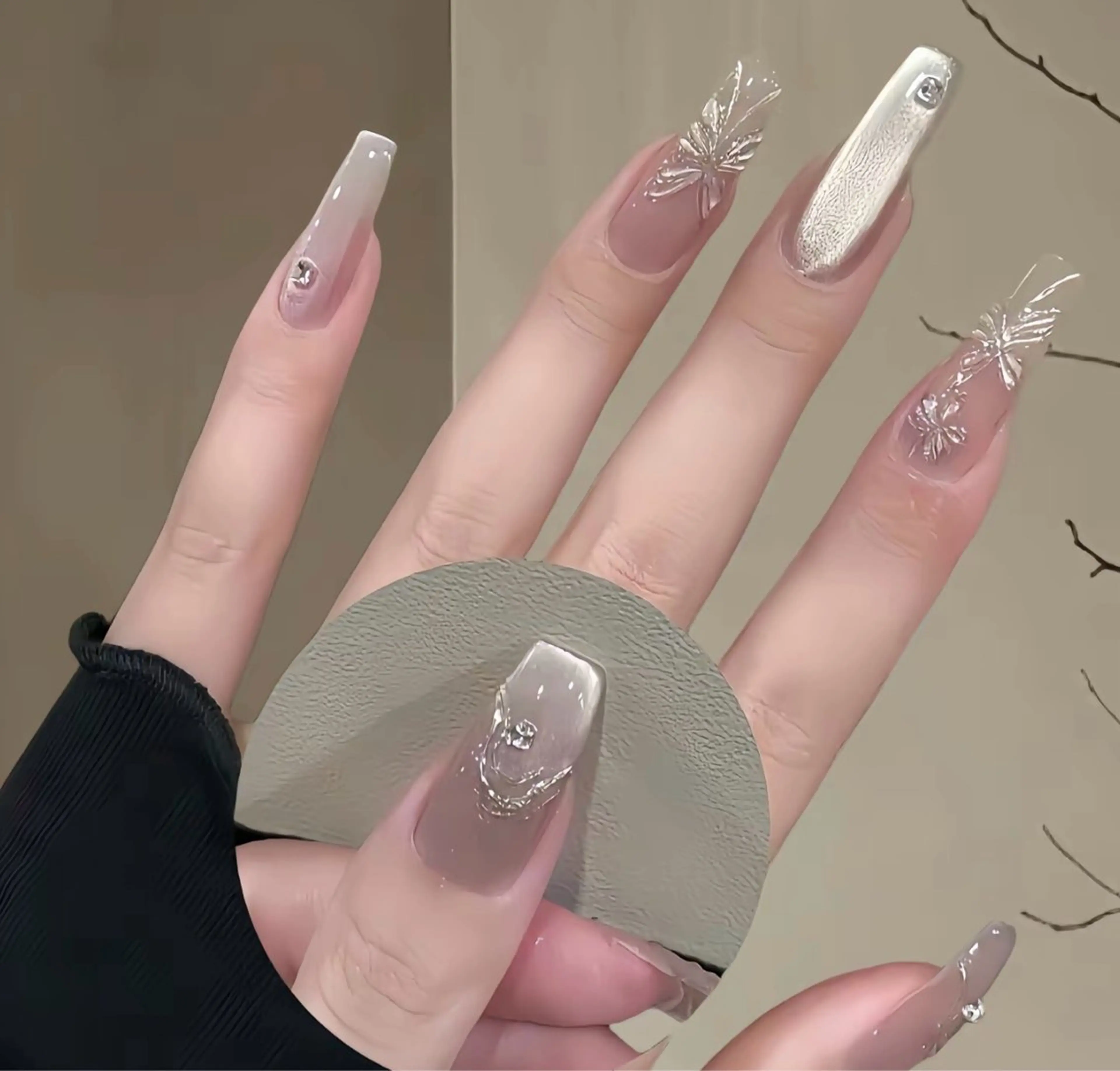 ネイル LEDアイラッシュ ∩_∩アオイのマツエク・マツパデザイン